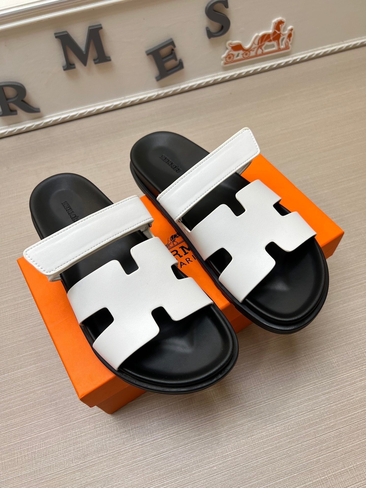 54H1Z    fashion slippers