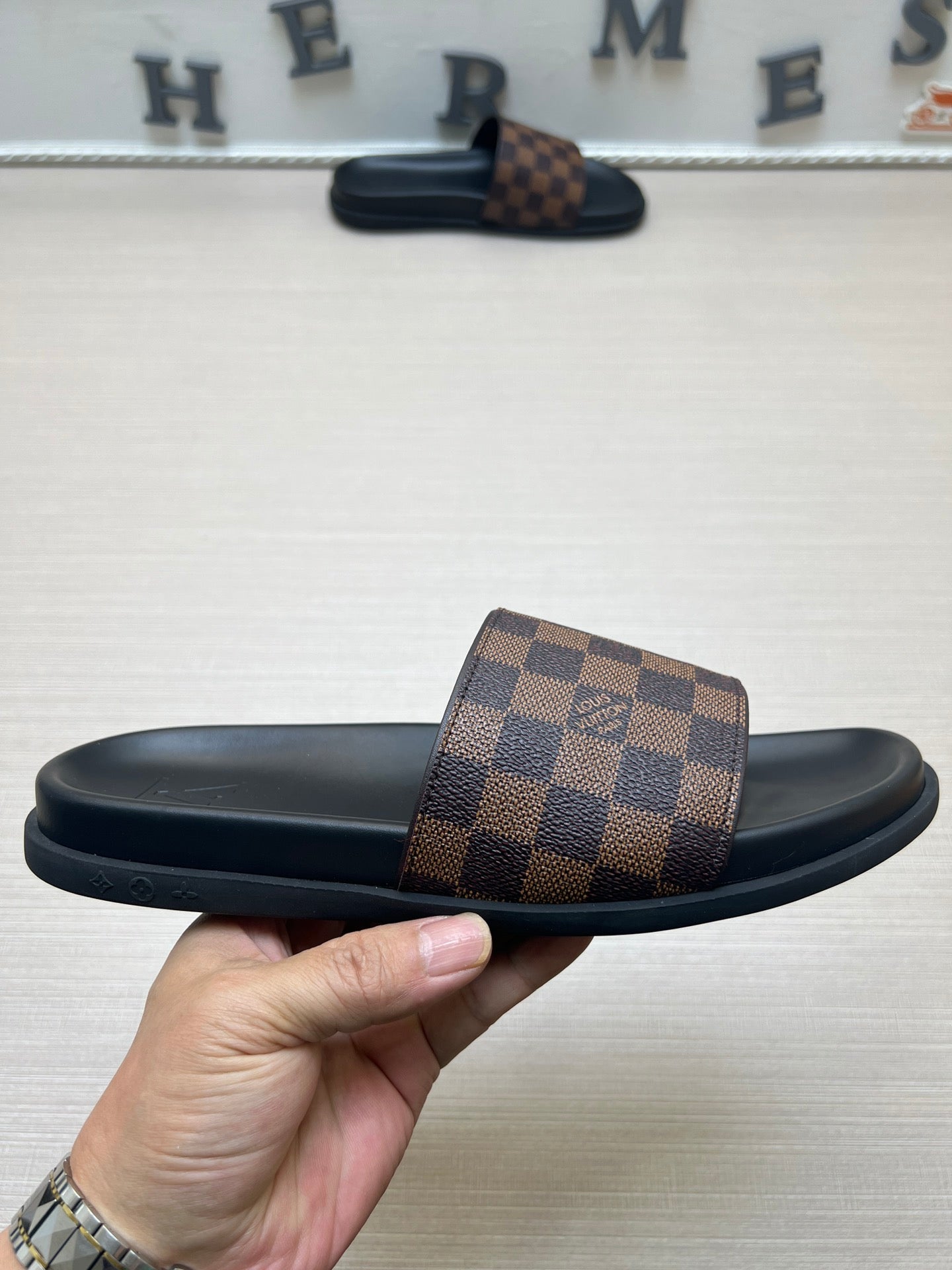 54E60Z   fashion  slippers