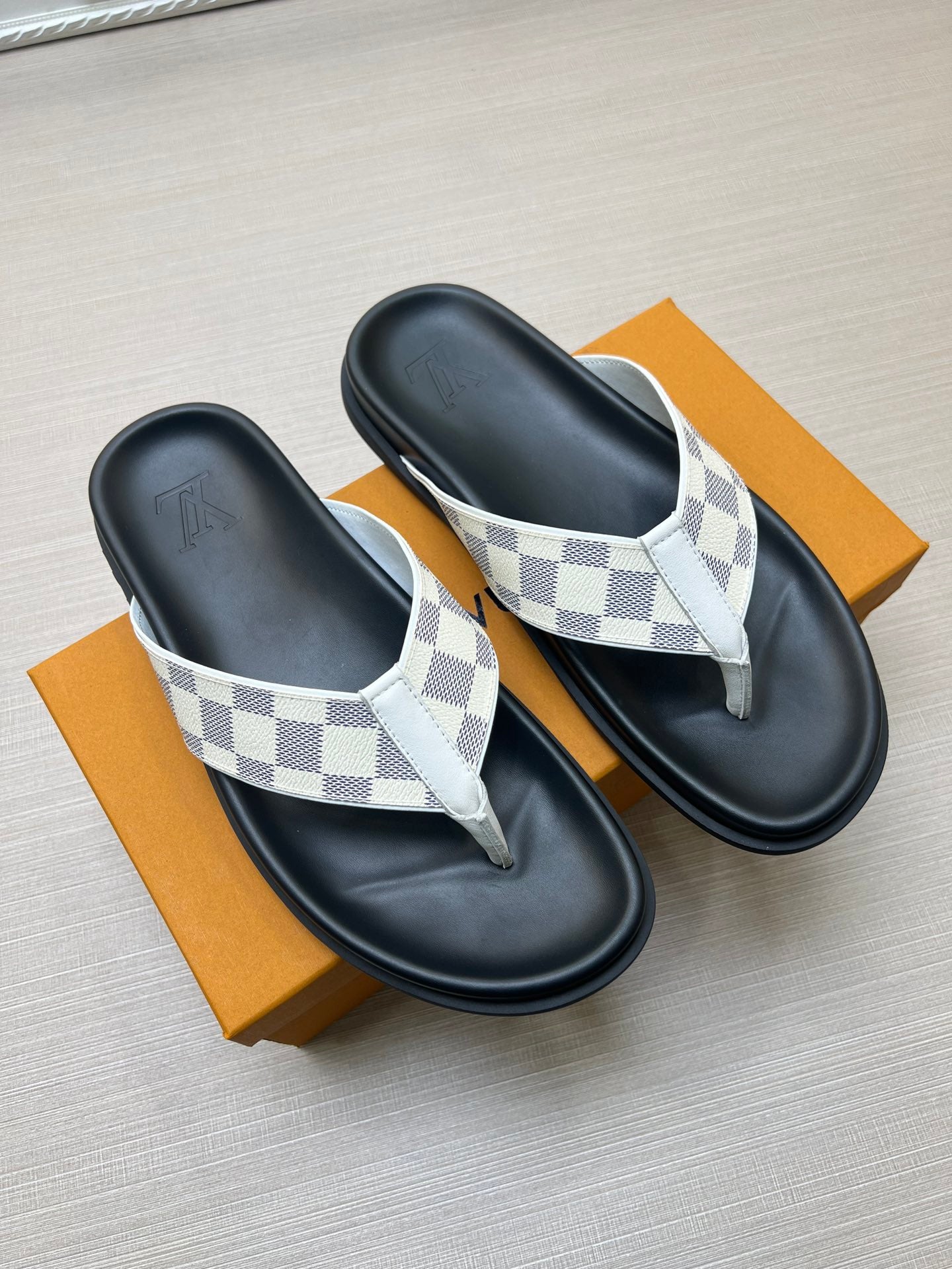 54E61Z   fashion   slippers