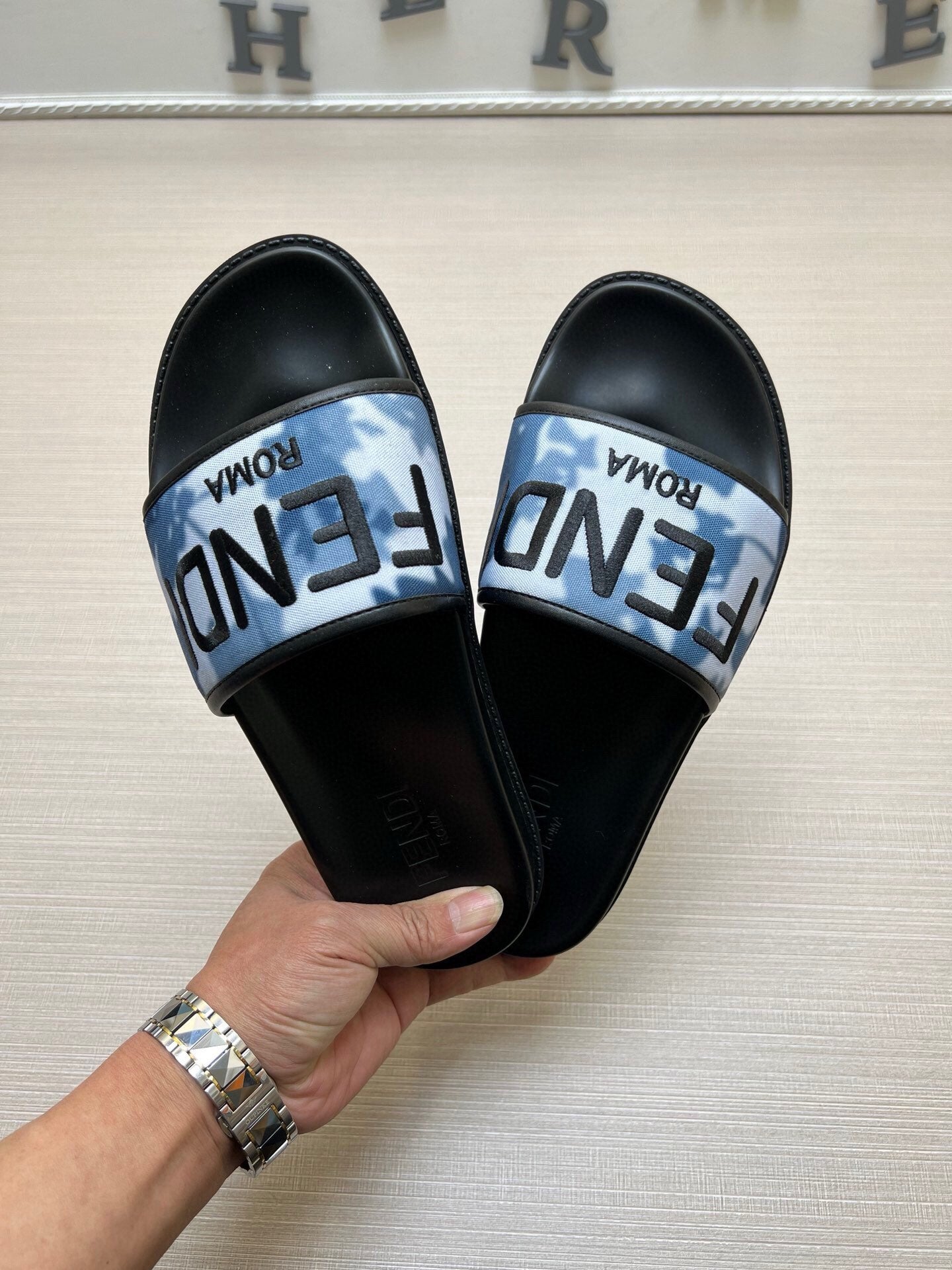 54F24Z  fashion slippers