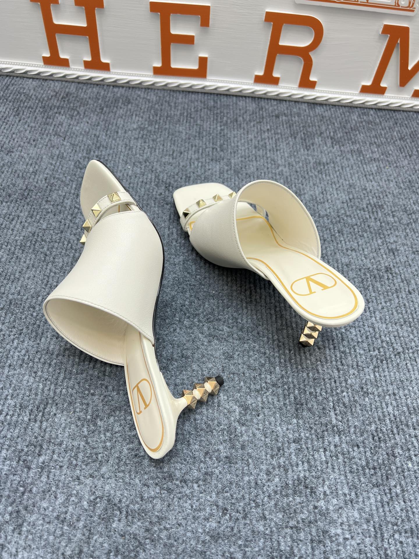 1: 1 High quality leather sandals 5YVL63Z