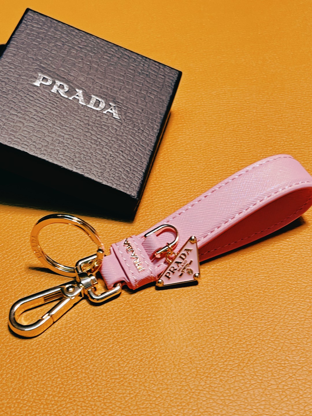 14PD27A  Stylish key closure