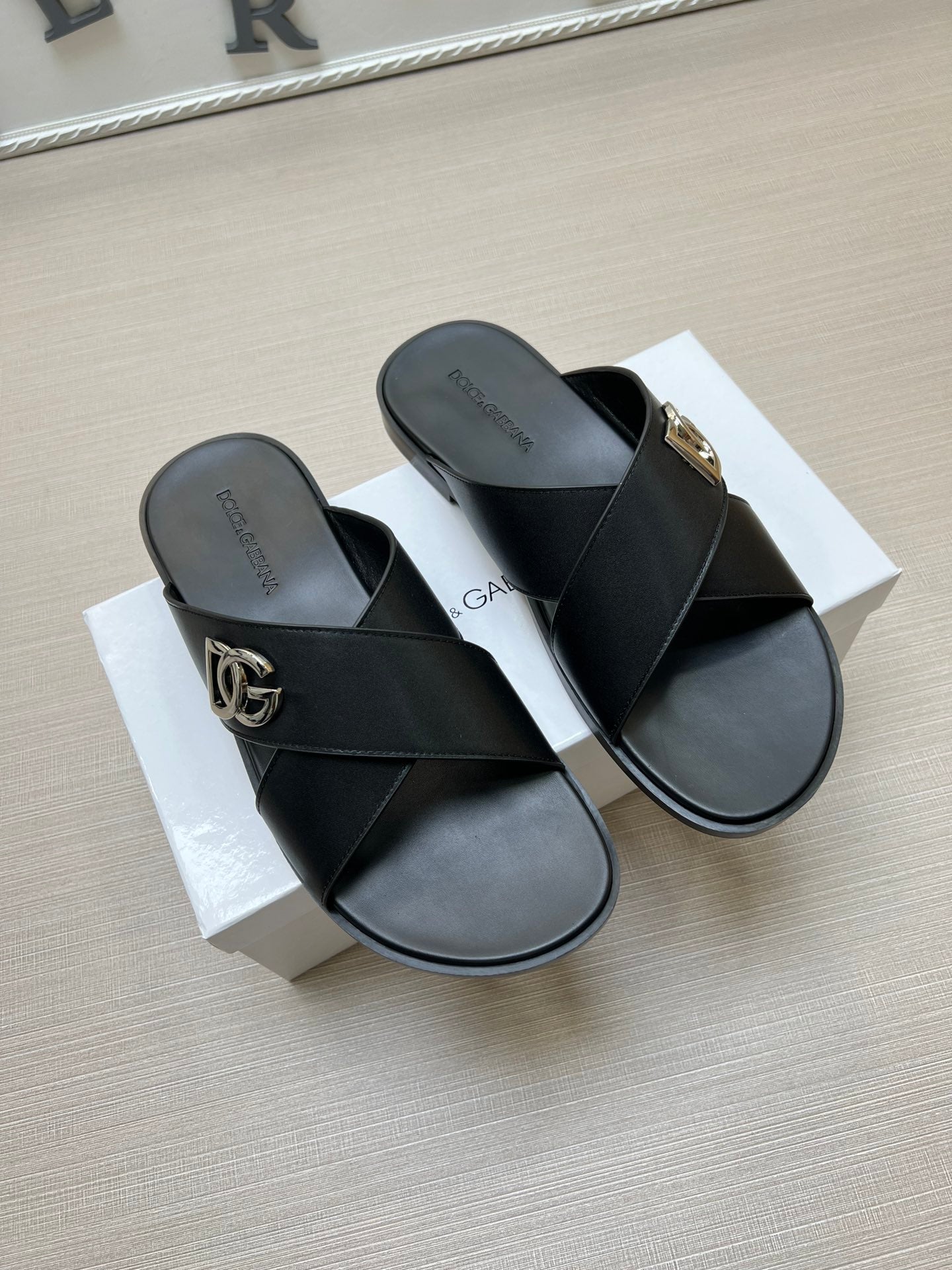 54A93Z   fashion slippers