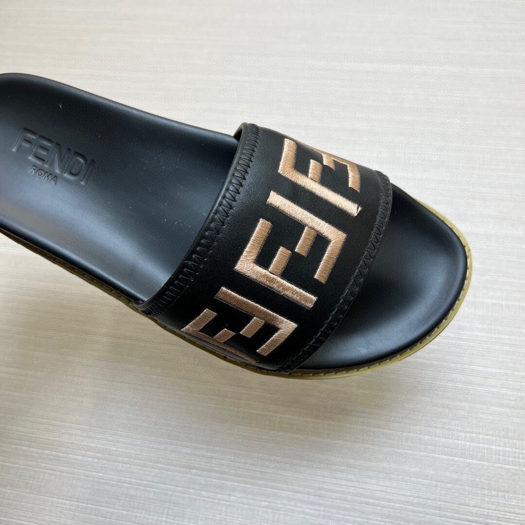 54F25Z    fashion slippers