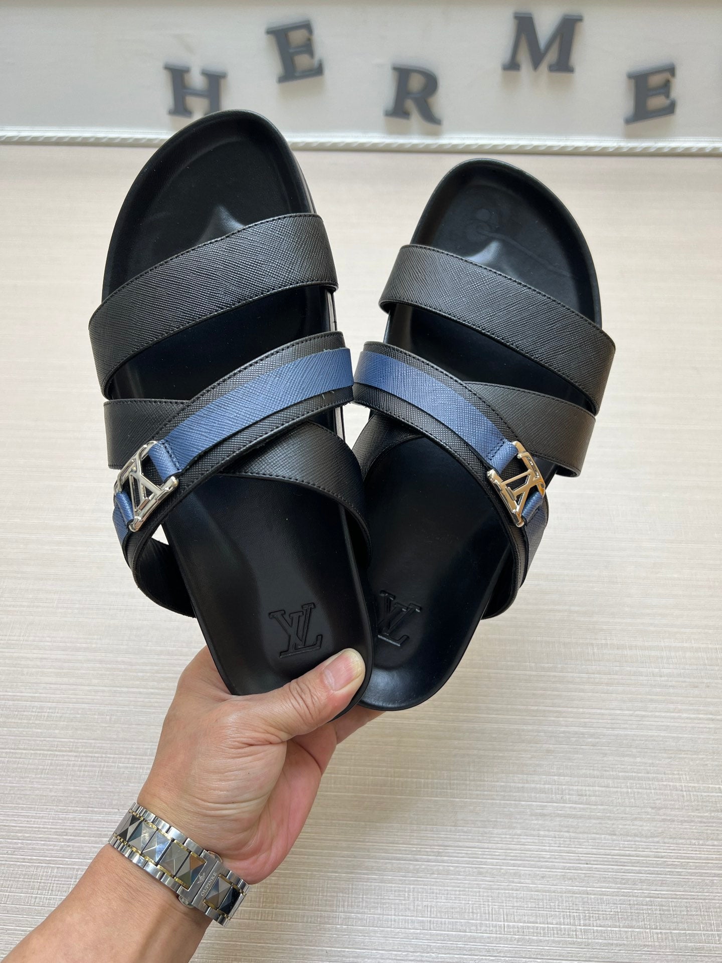 54E88Z   fashion  slippers