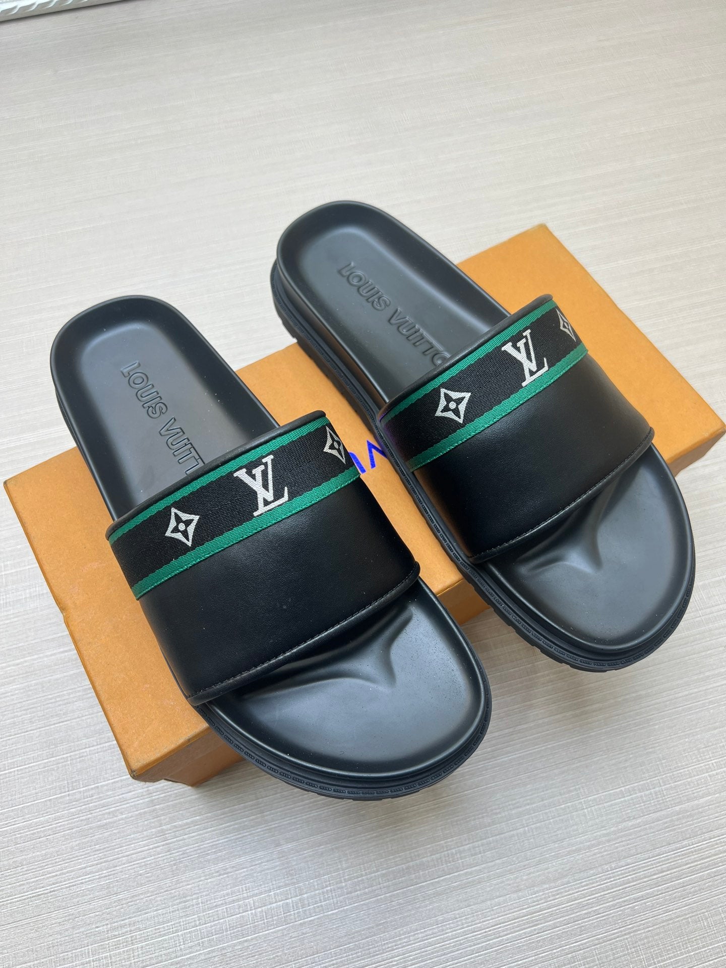 54E10Z  fashion  slippers