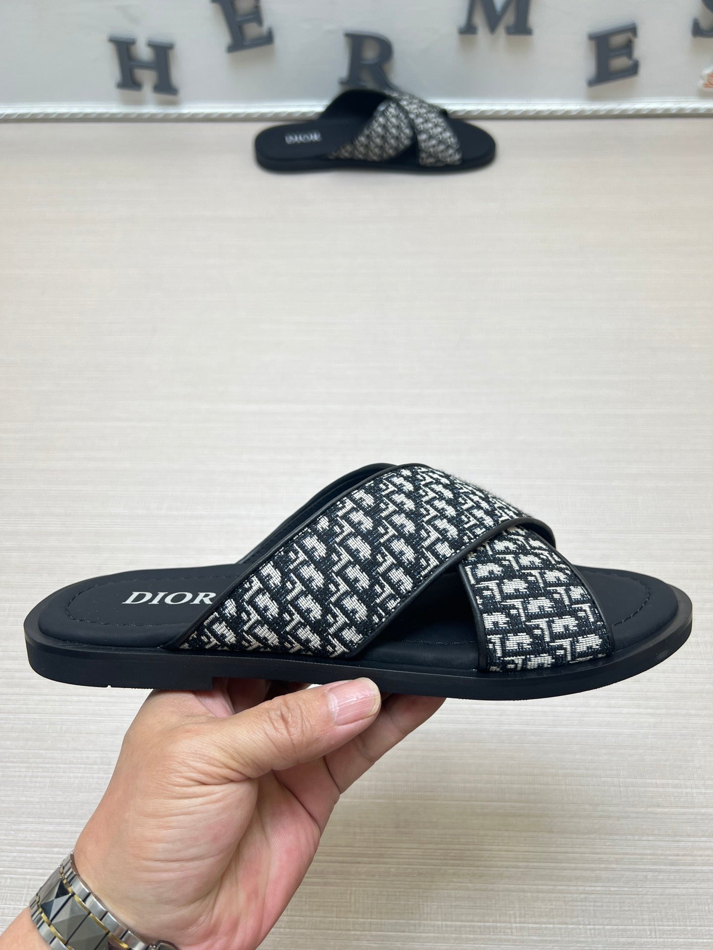 54D81Z   fashion  slippers