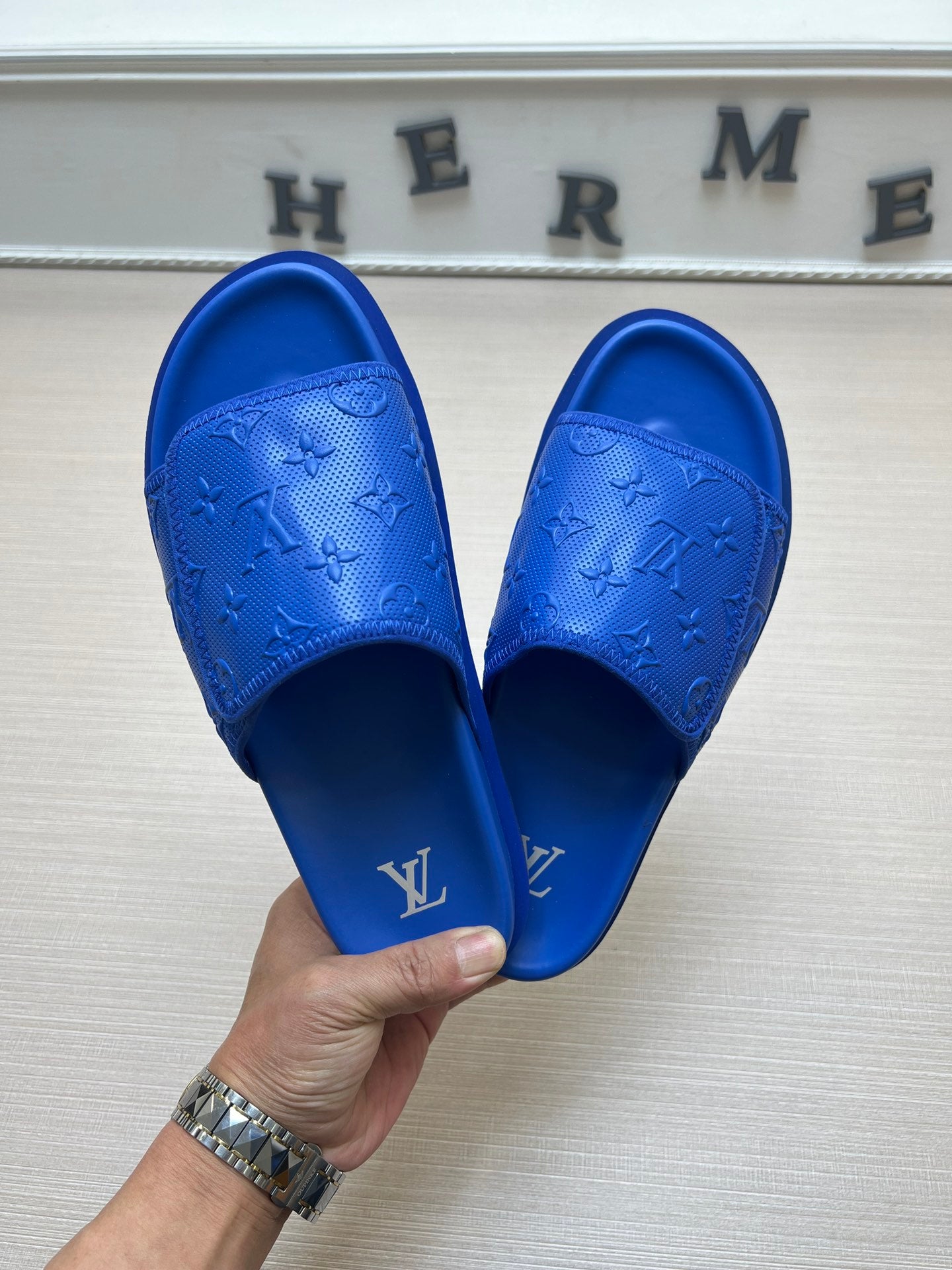 54E112Z   fashion slippers