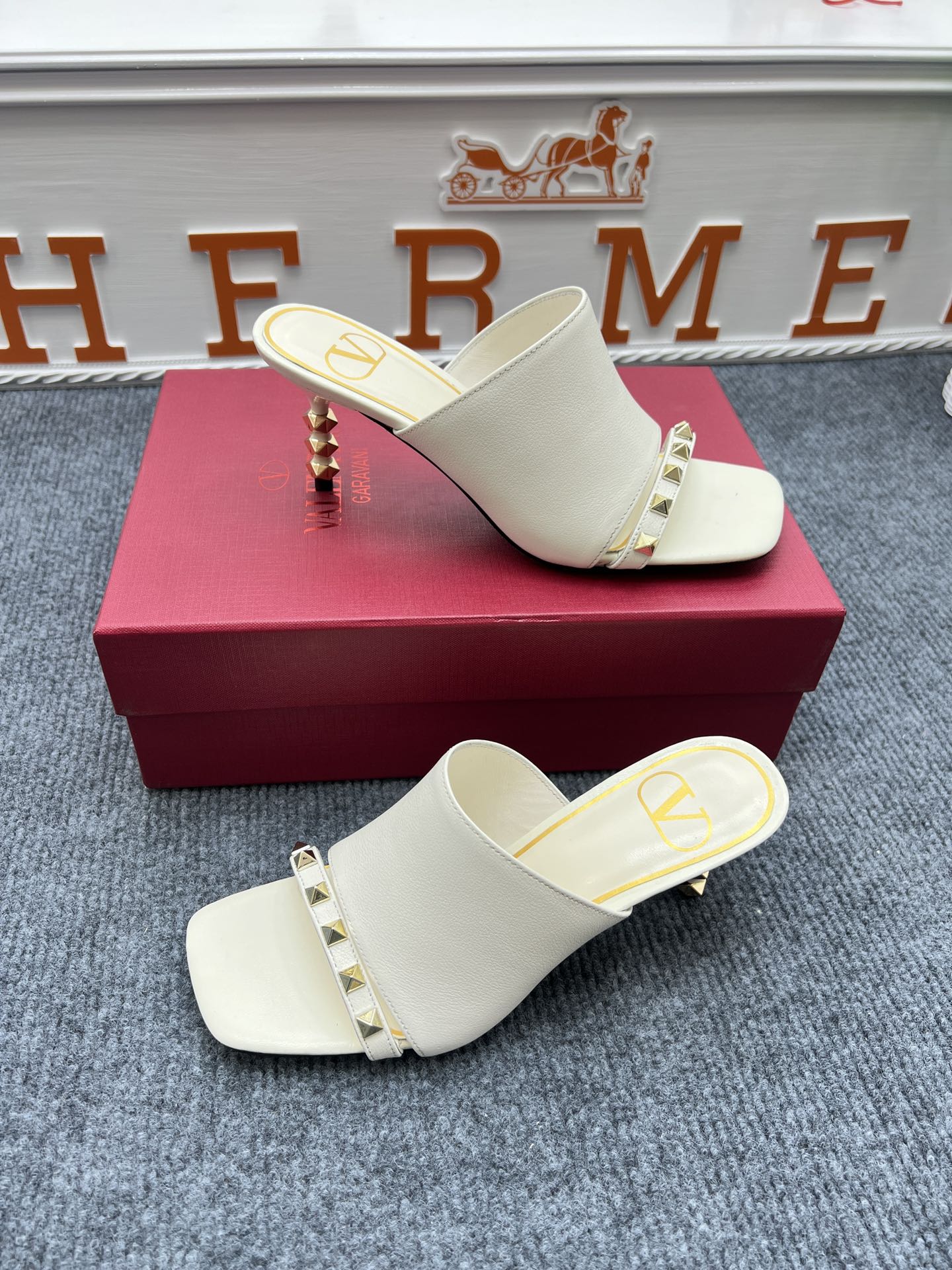 1: 1 High quality leather sandals 5YVL63Z