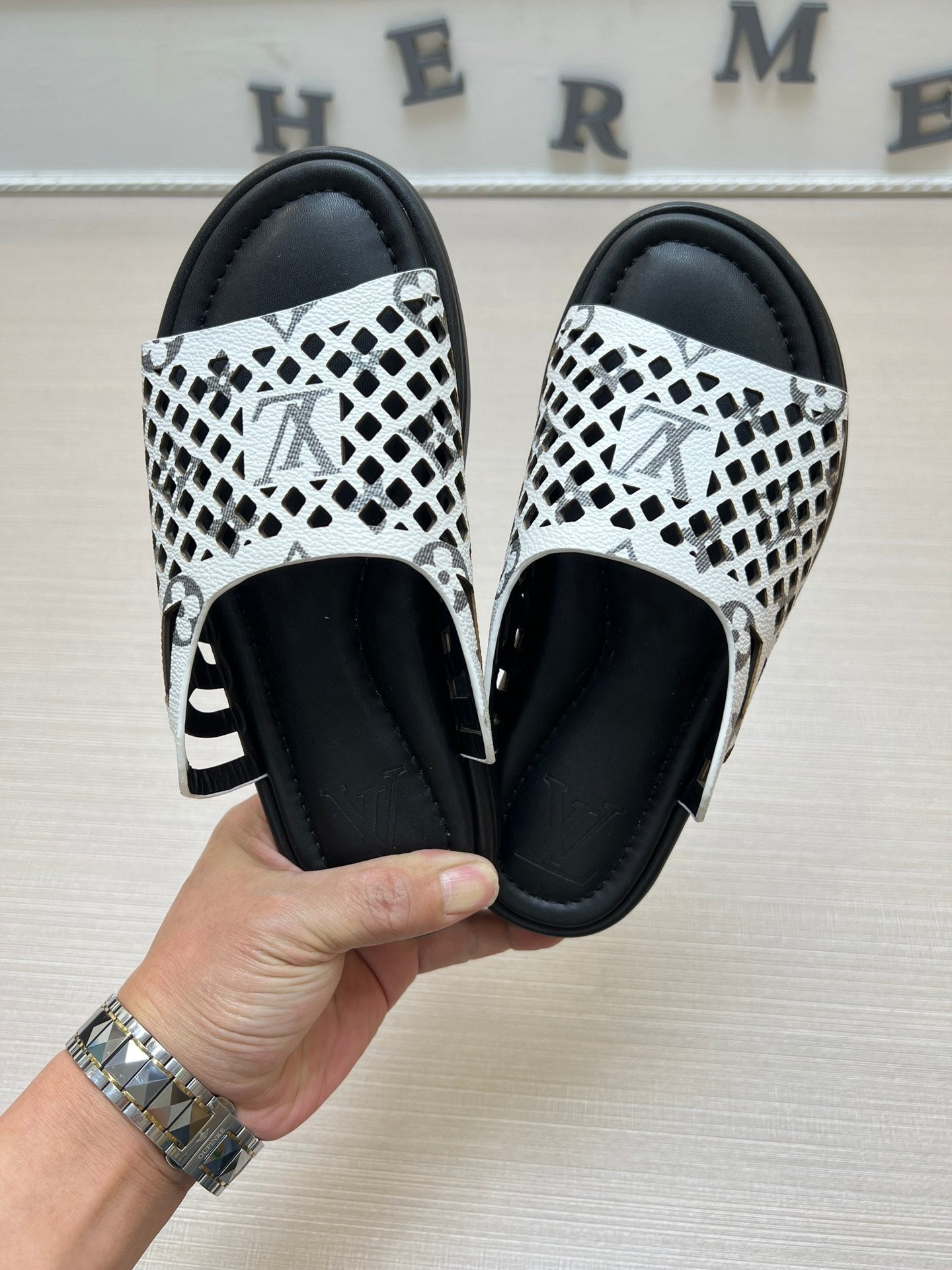 54E83Z   fashion slippers