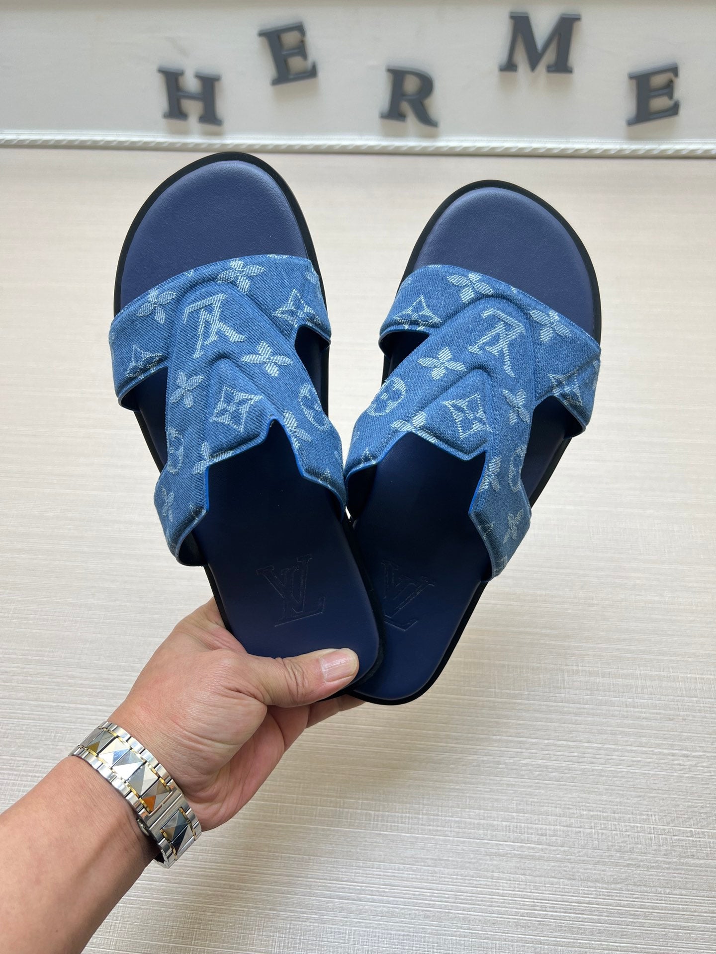 54E109Z  fashion  slippers