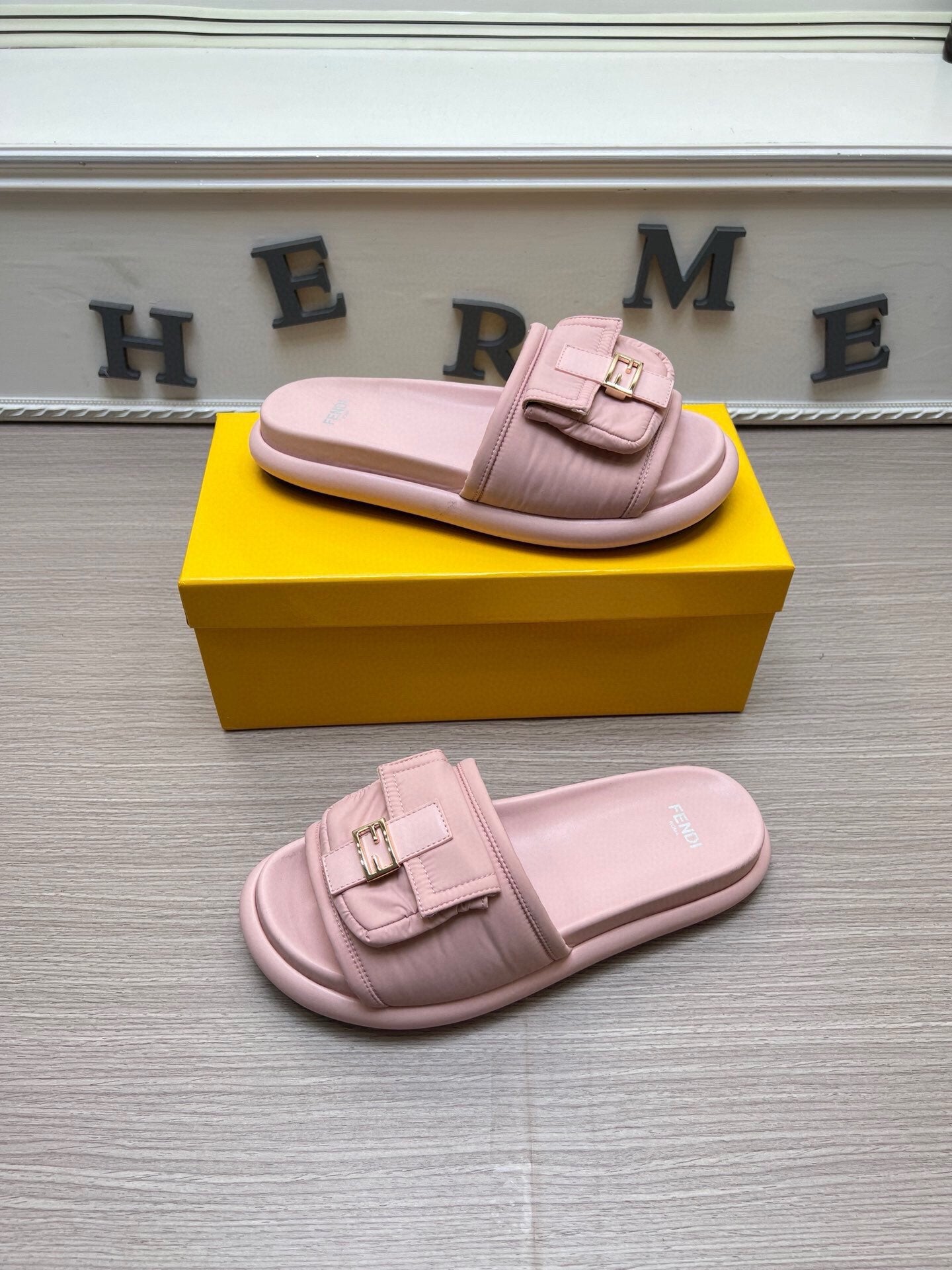 54F125Z    fashion  slippers