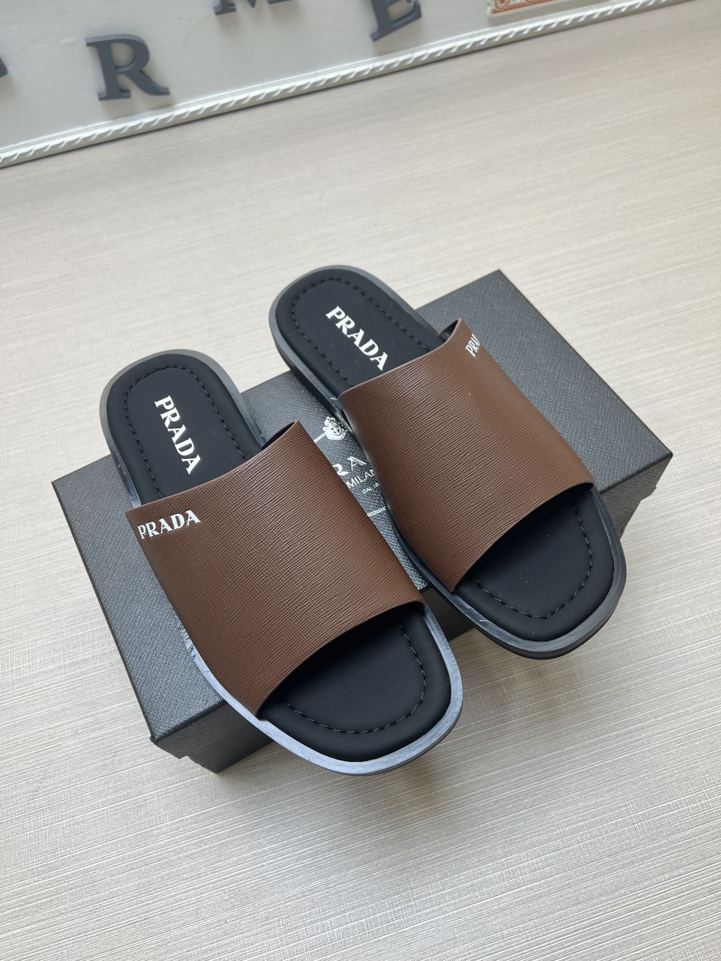 54PD76Z    fashion slippers