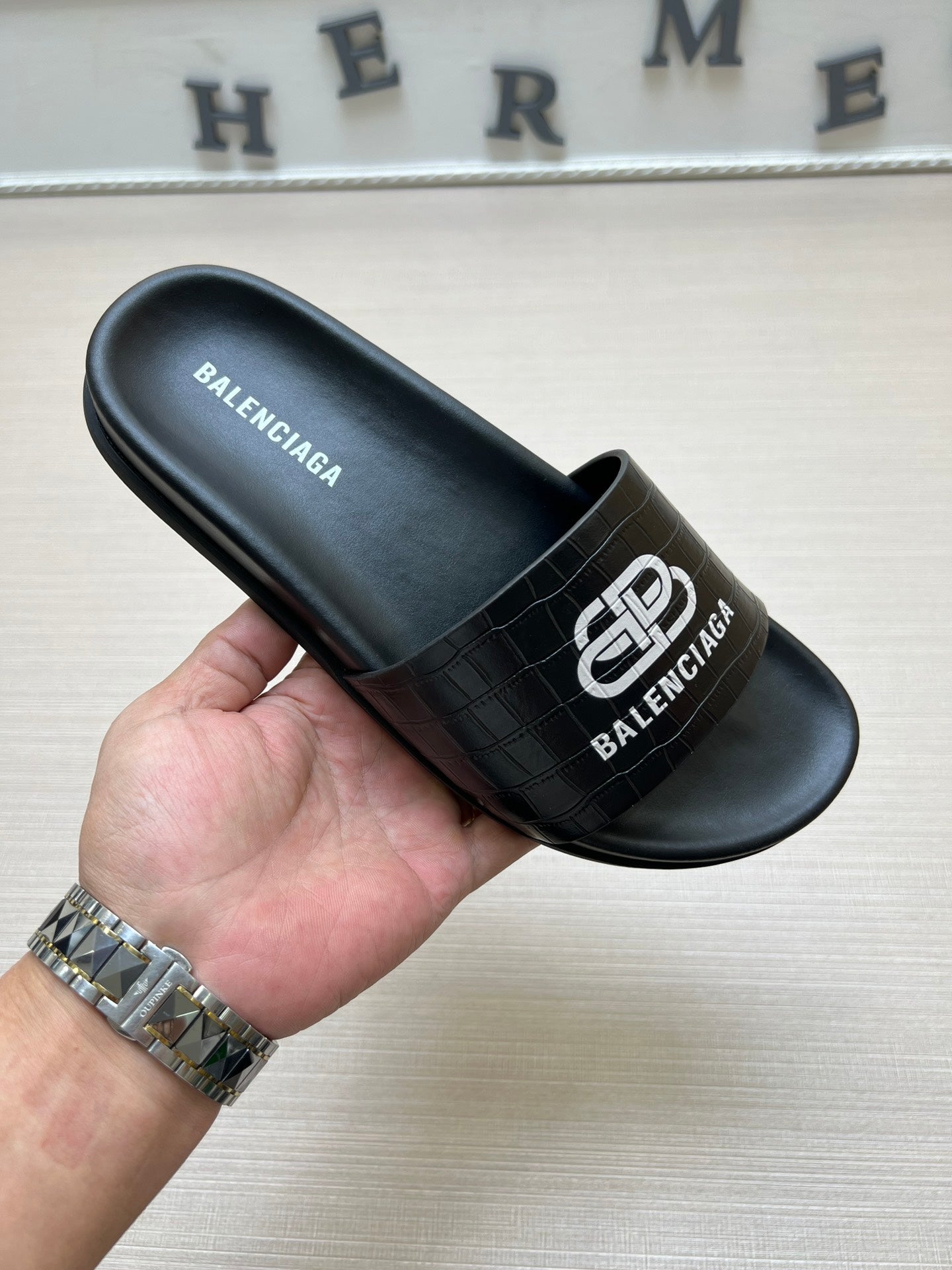 54J99Z    fashion  slippers