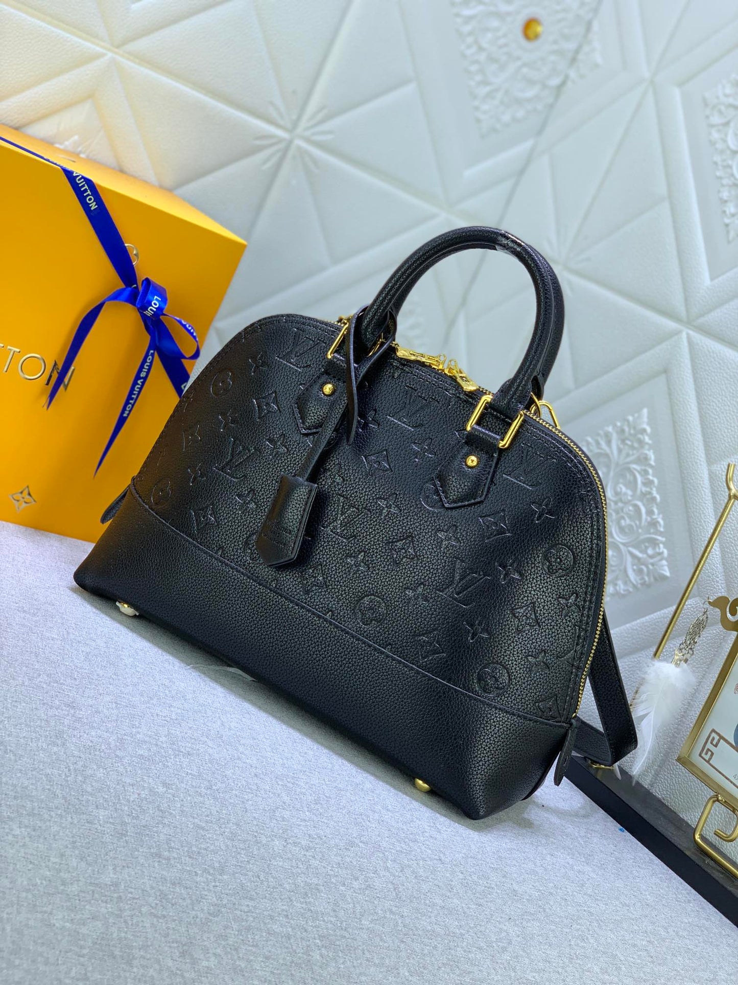 2XE319B hight quality leather Bags