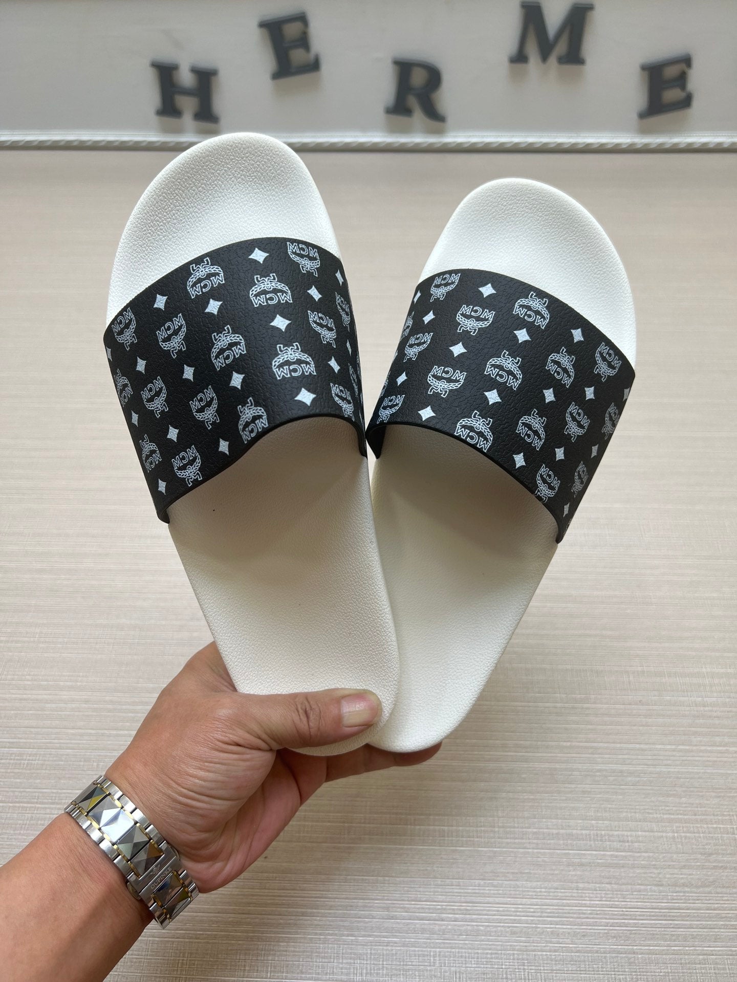 54M46Z  fashion  slippers