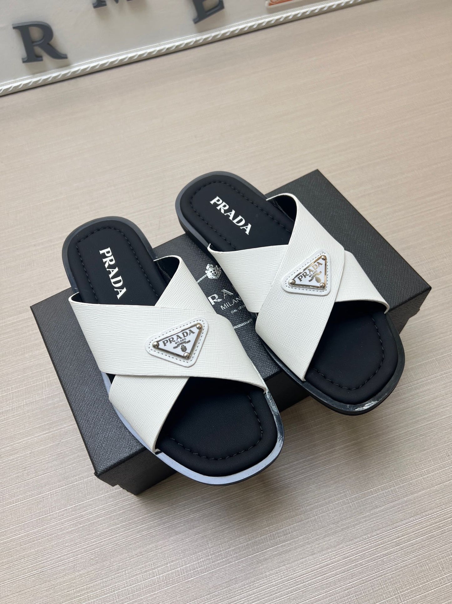 54PD71Z    fashion  slippers