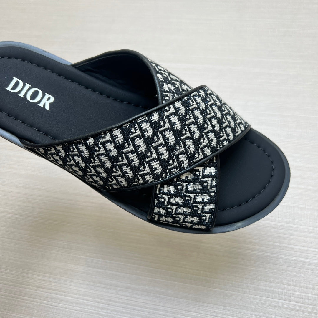 54D81Z   fashion  slippers