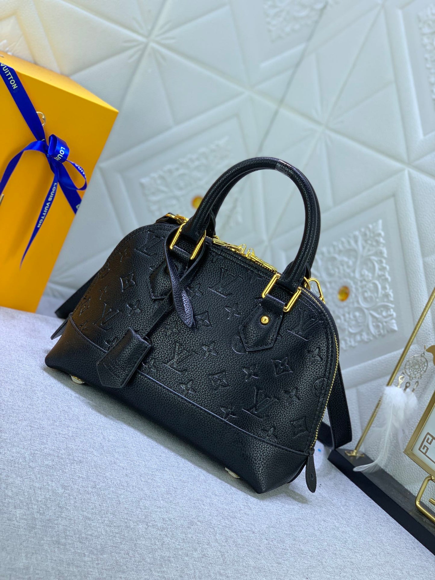 2XE319B hight quality leather Bags