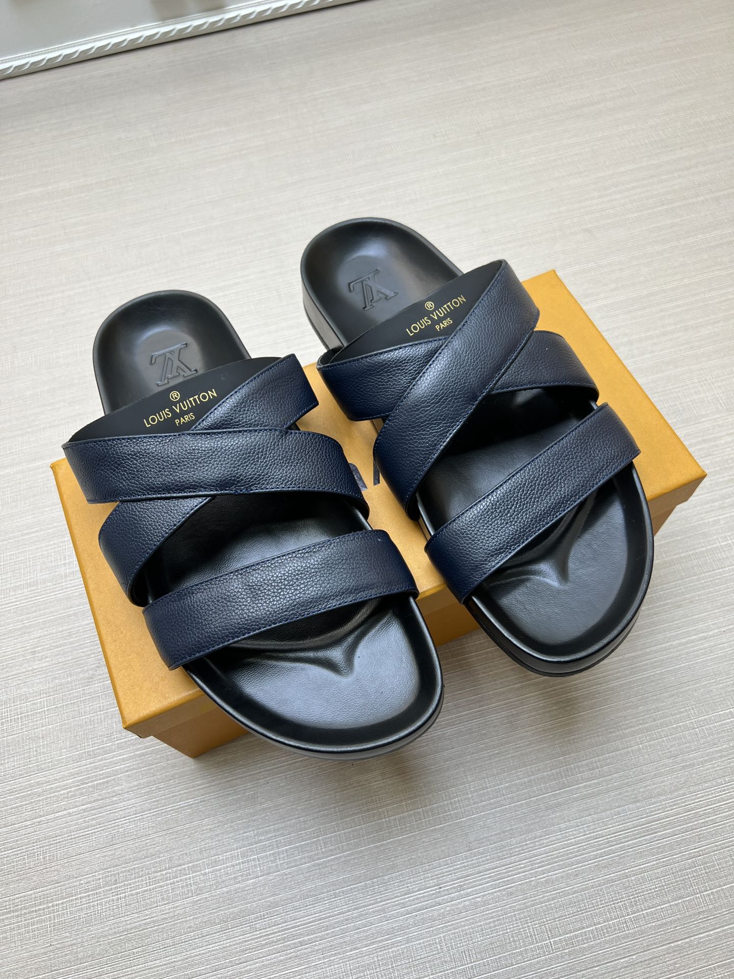 54E89Z    fashion slippers