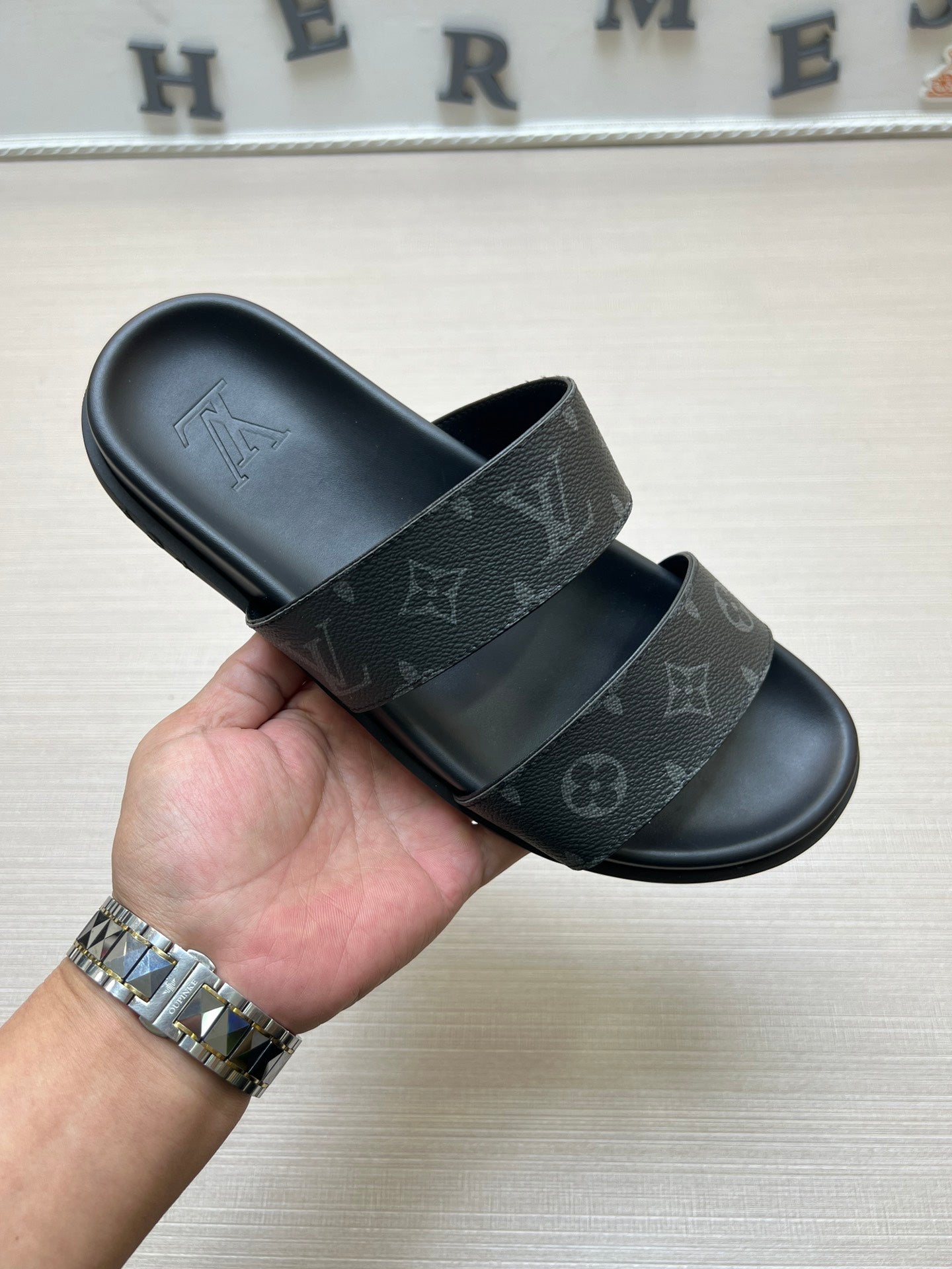 54E56Z   fashion slippers