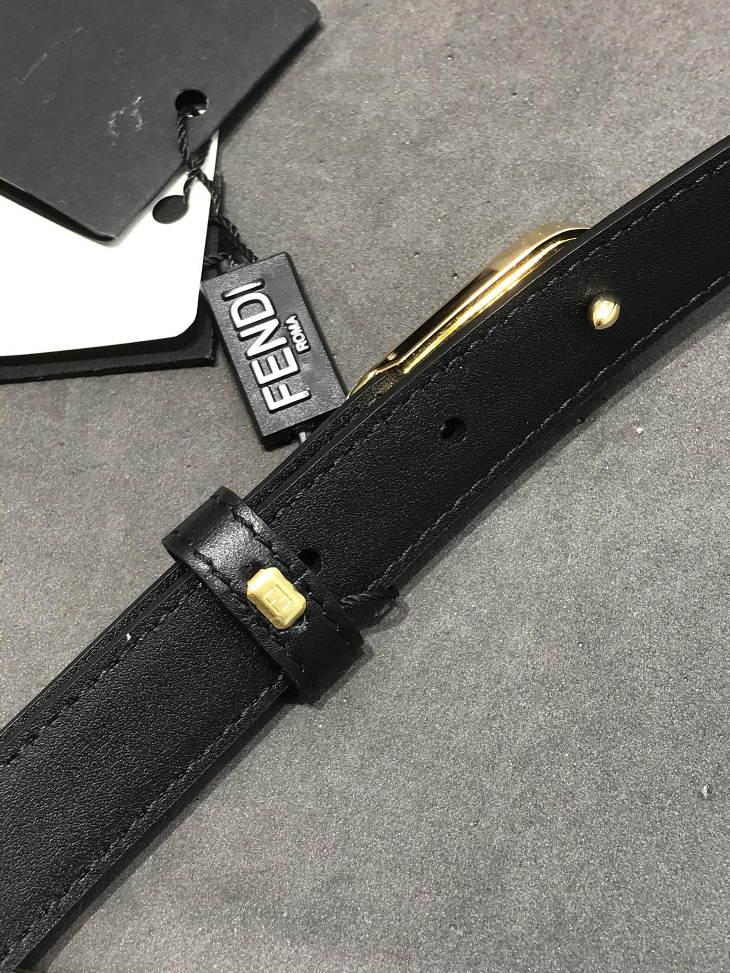 14F76P   (High quality leather belt With full package)