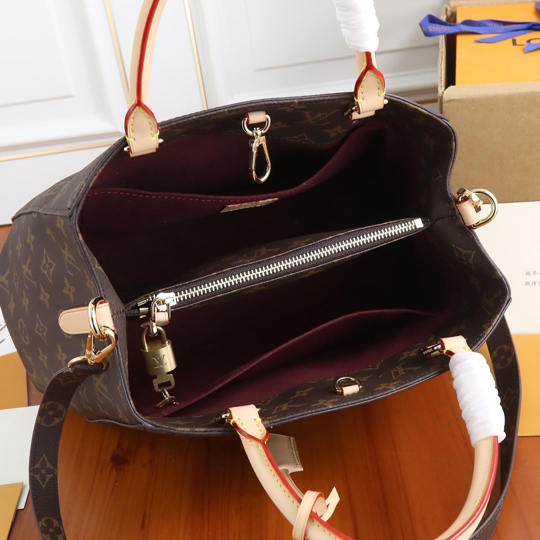 2XE317B hight quality leather Bags