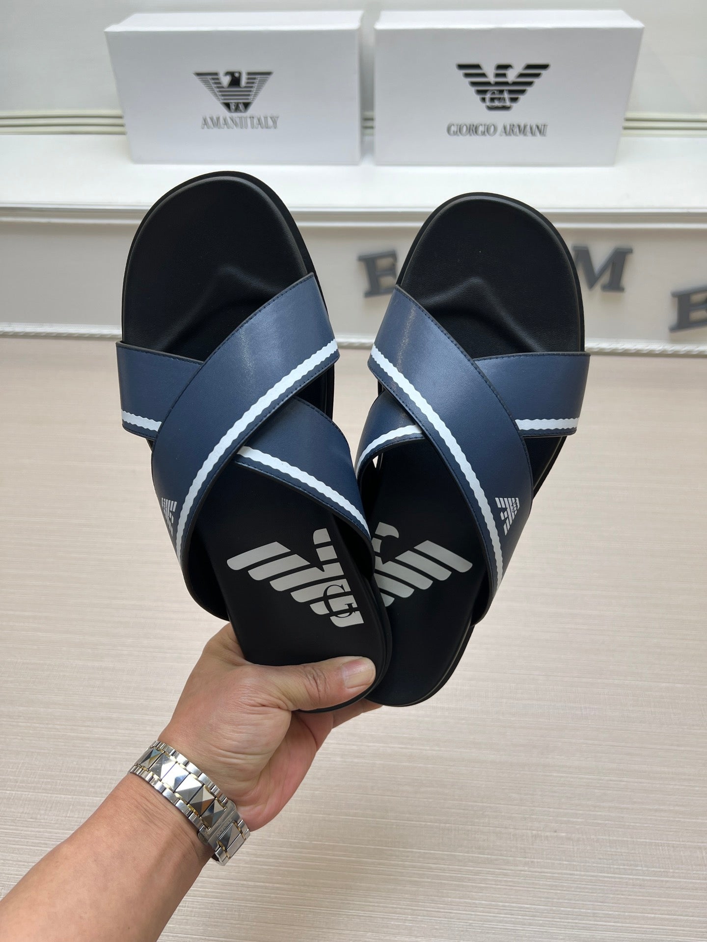 54A104Z    fashion  slippers