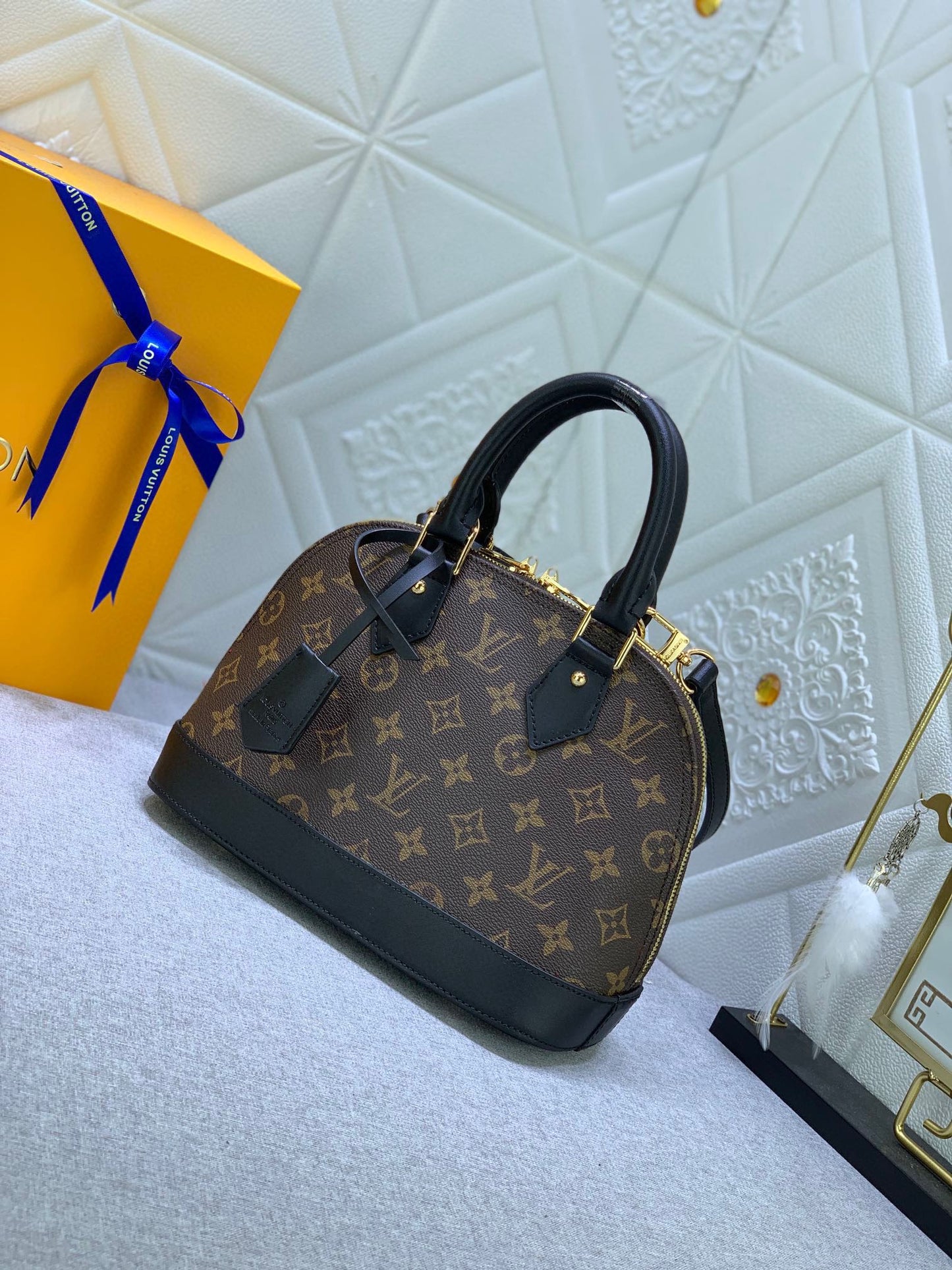 2XE337B hight quality leather Bags