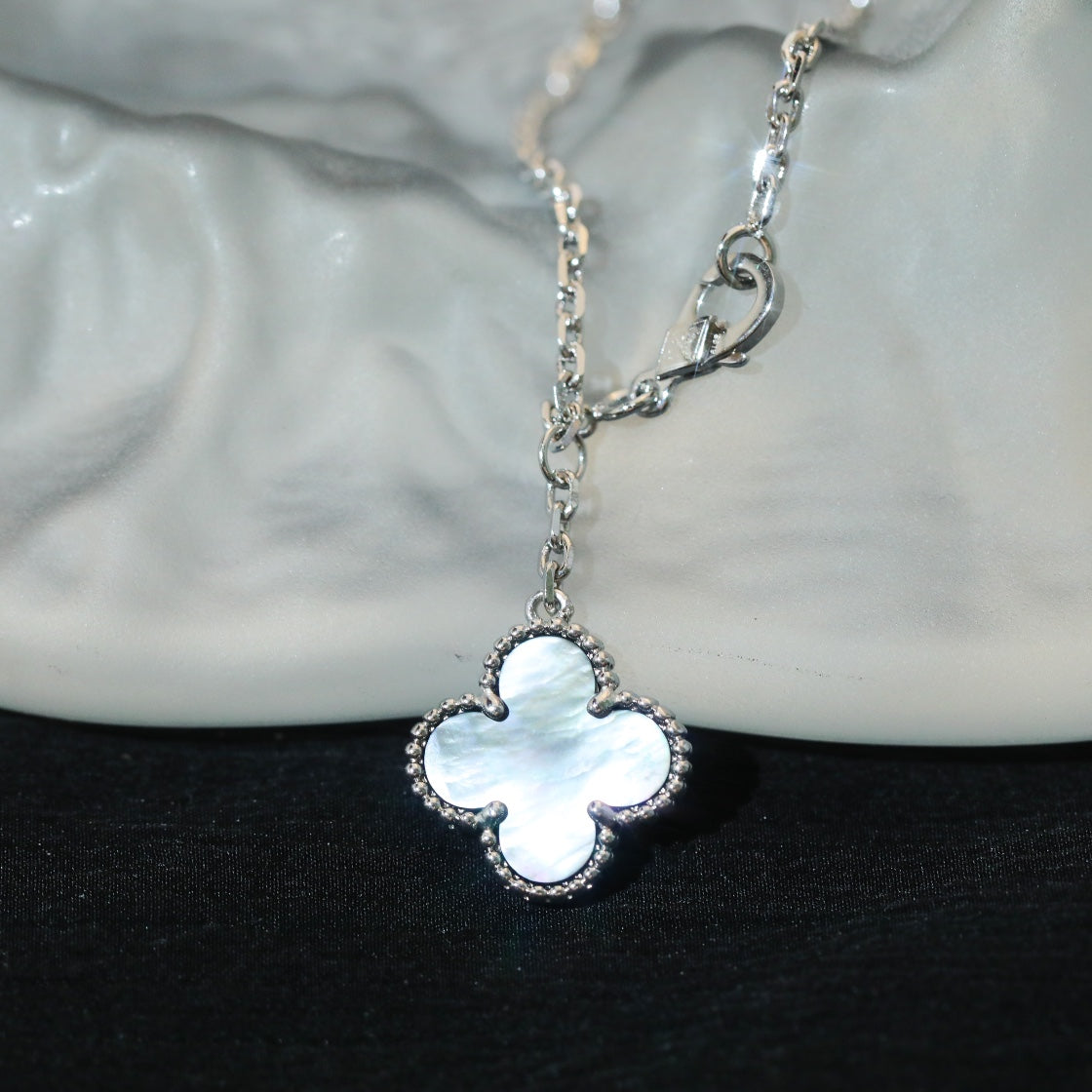 5XVA182K (1:1 High quality 6 flowers necklaces)