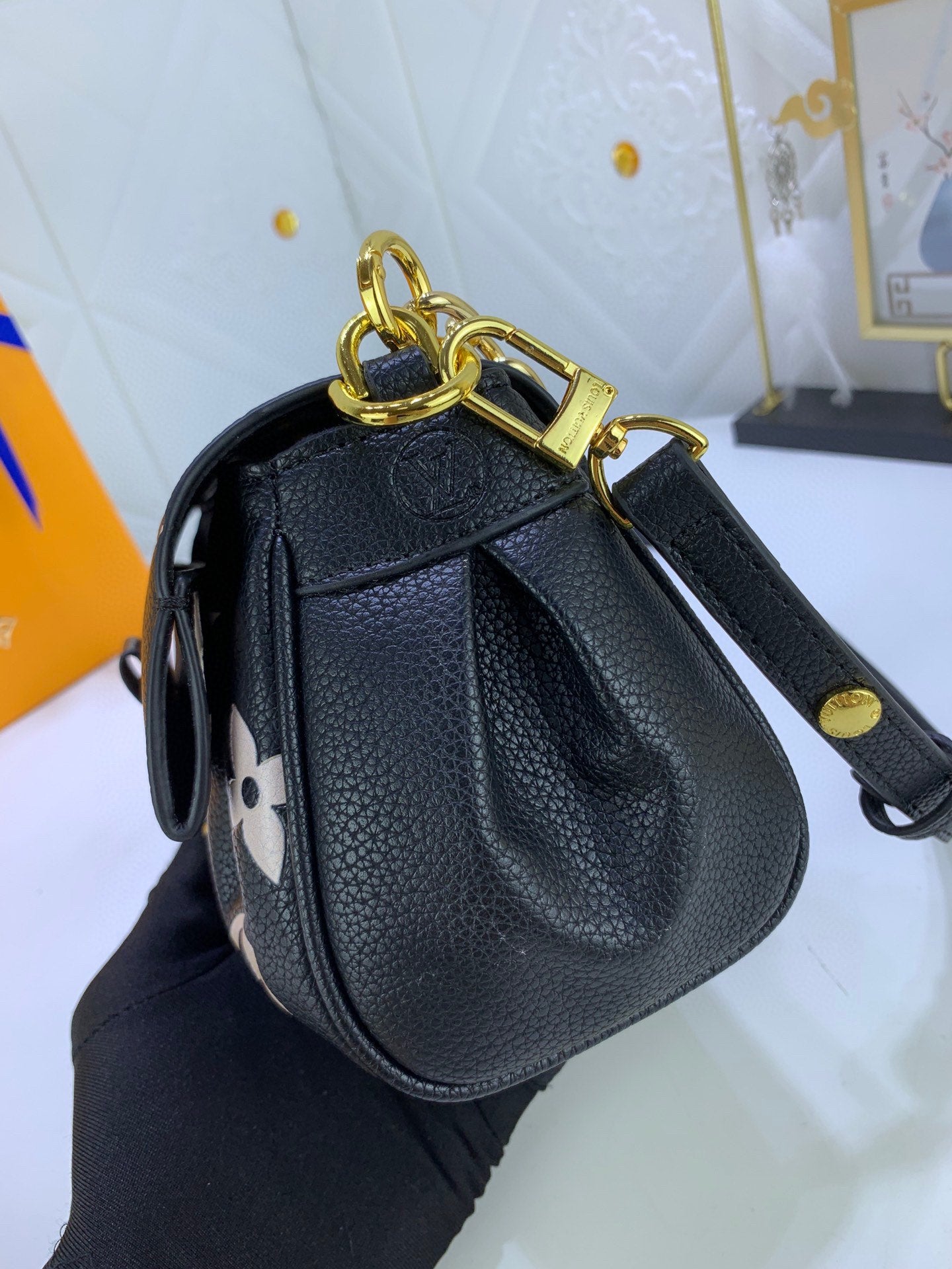 2XR363B hight quality leather Bags