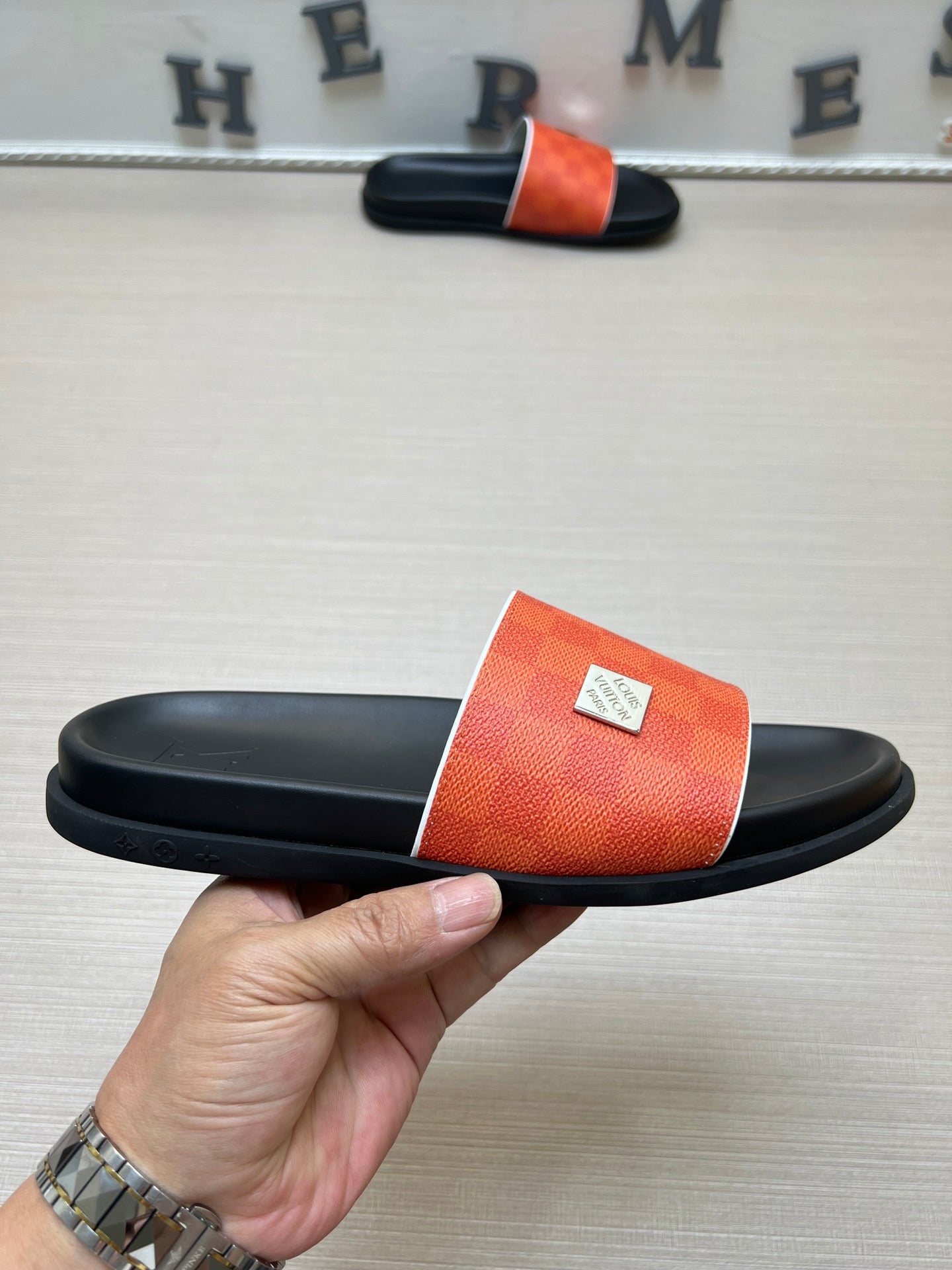 54E69Z    fashion slippers