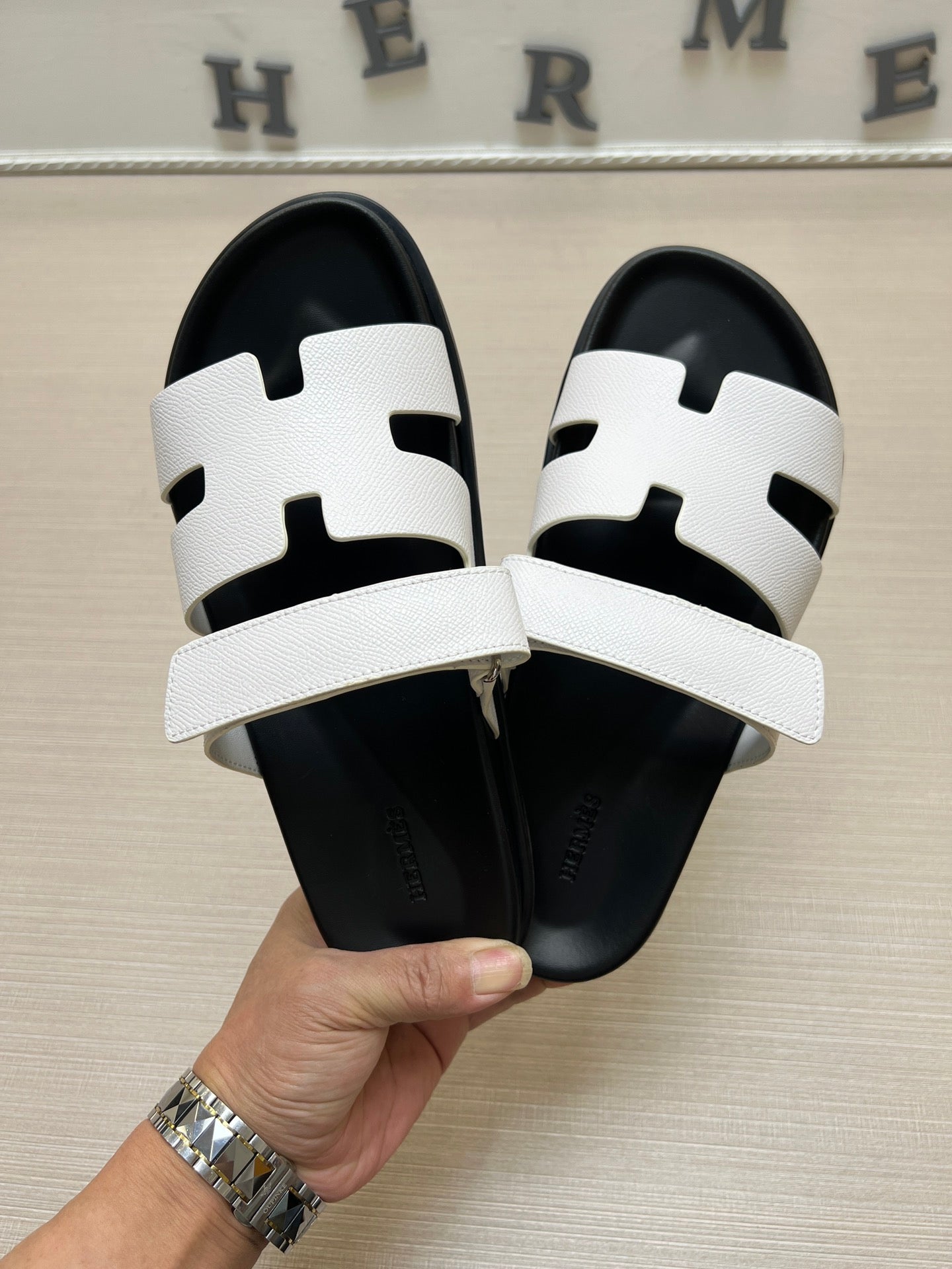 54H1Z    fashion slippers