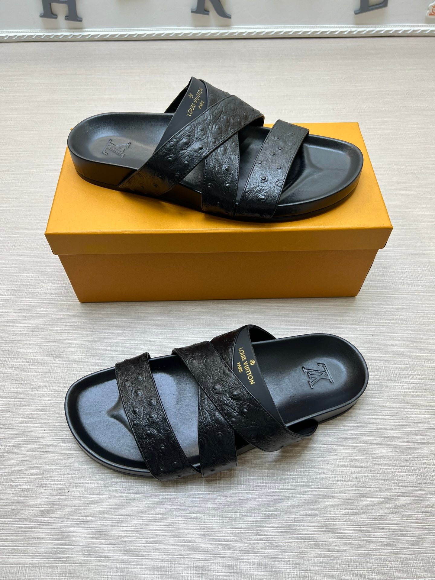 54E89Z    fashion slippers