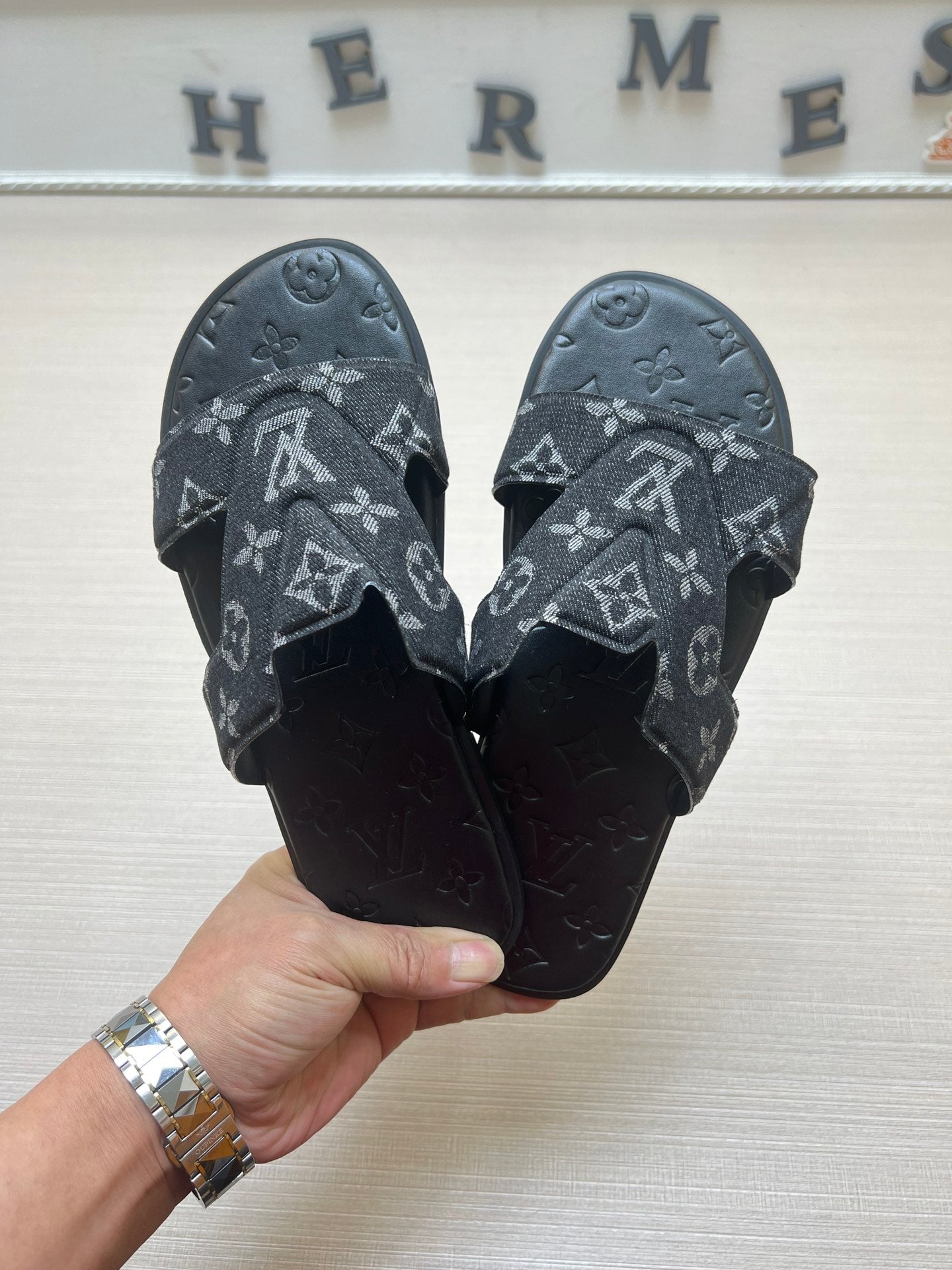 54E28Z  fashion  slippers