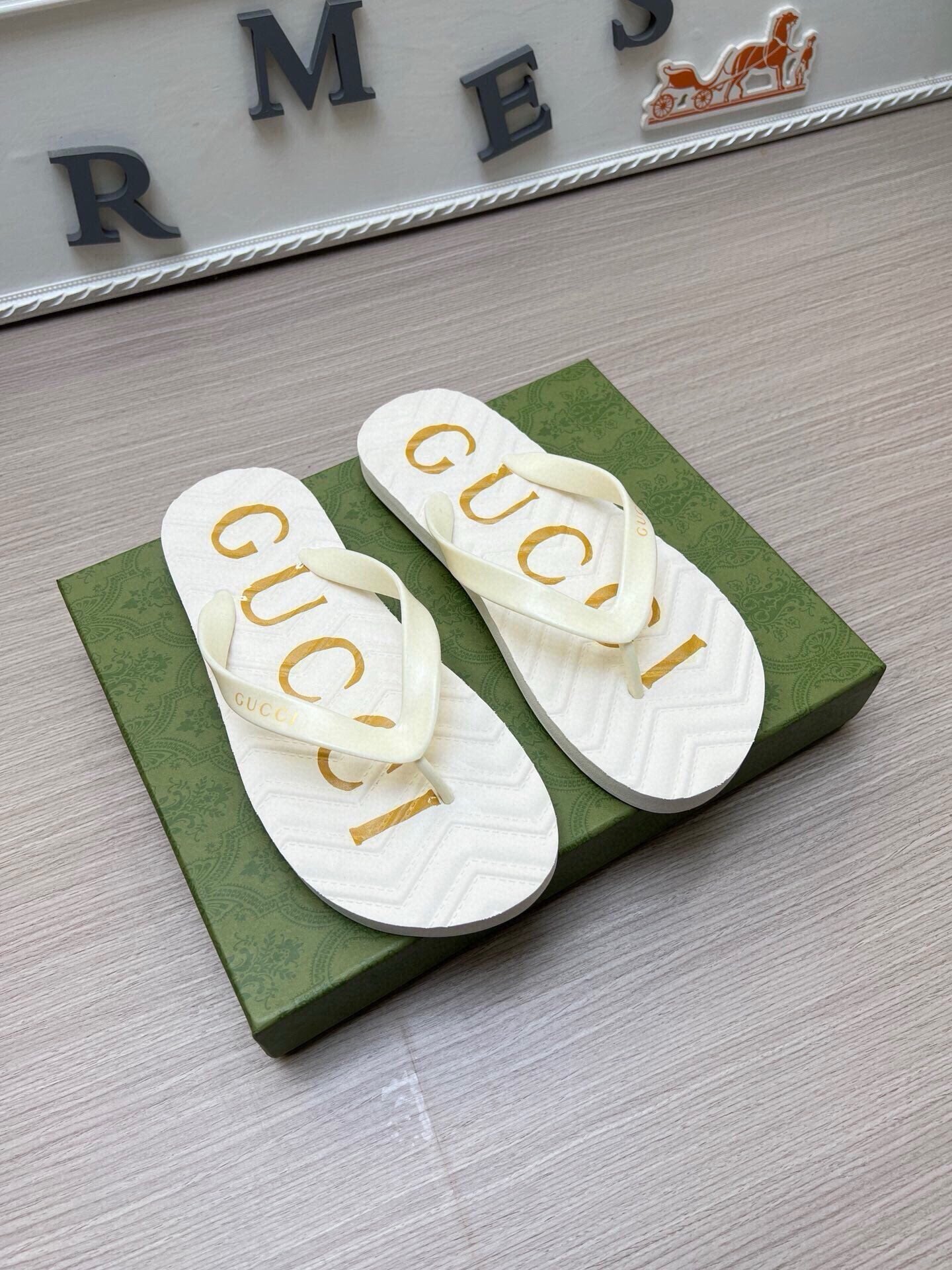 54B39Z   fashion slippers