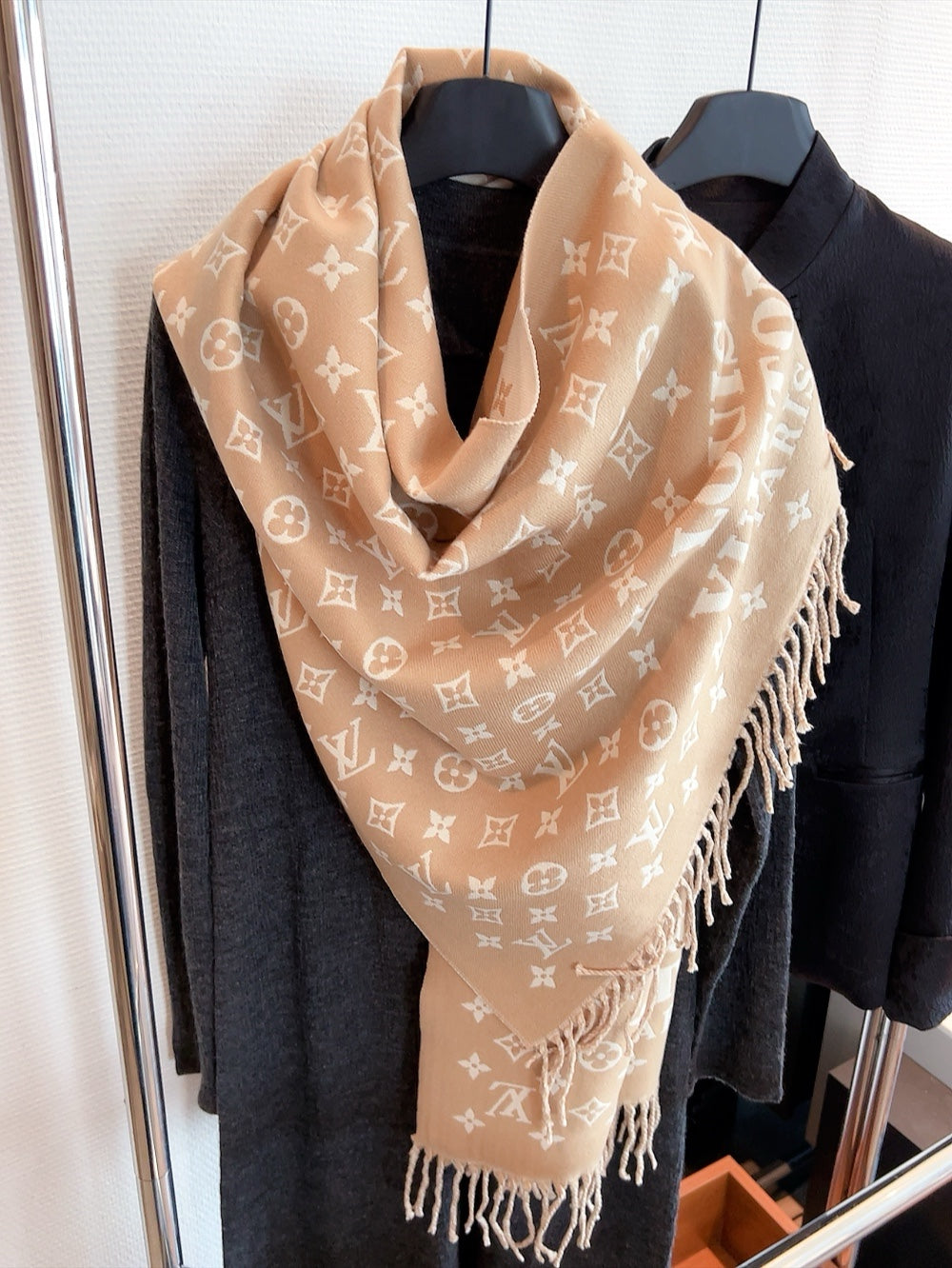 14E369W　Fashion scarves