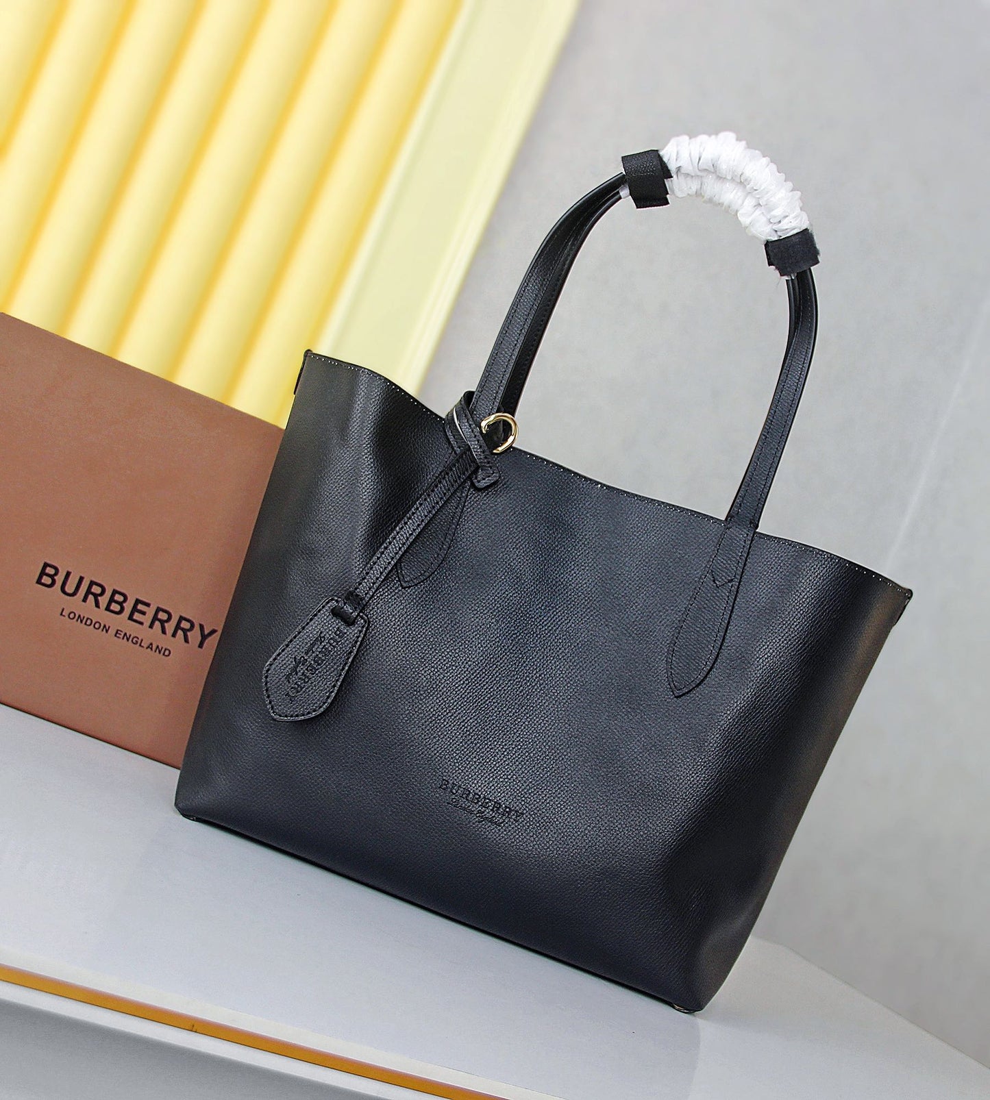 2XR267B hight quality leather Bags