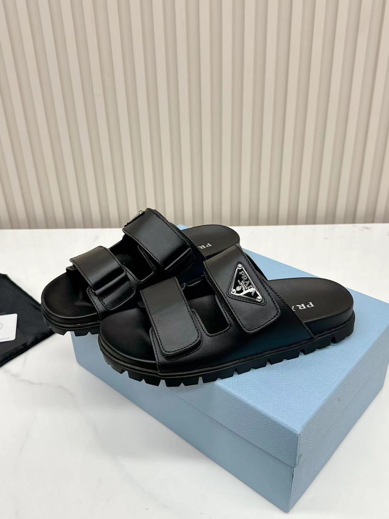 14PD26Z   fashion sandals