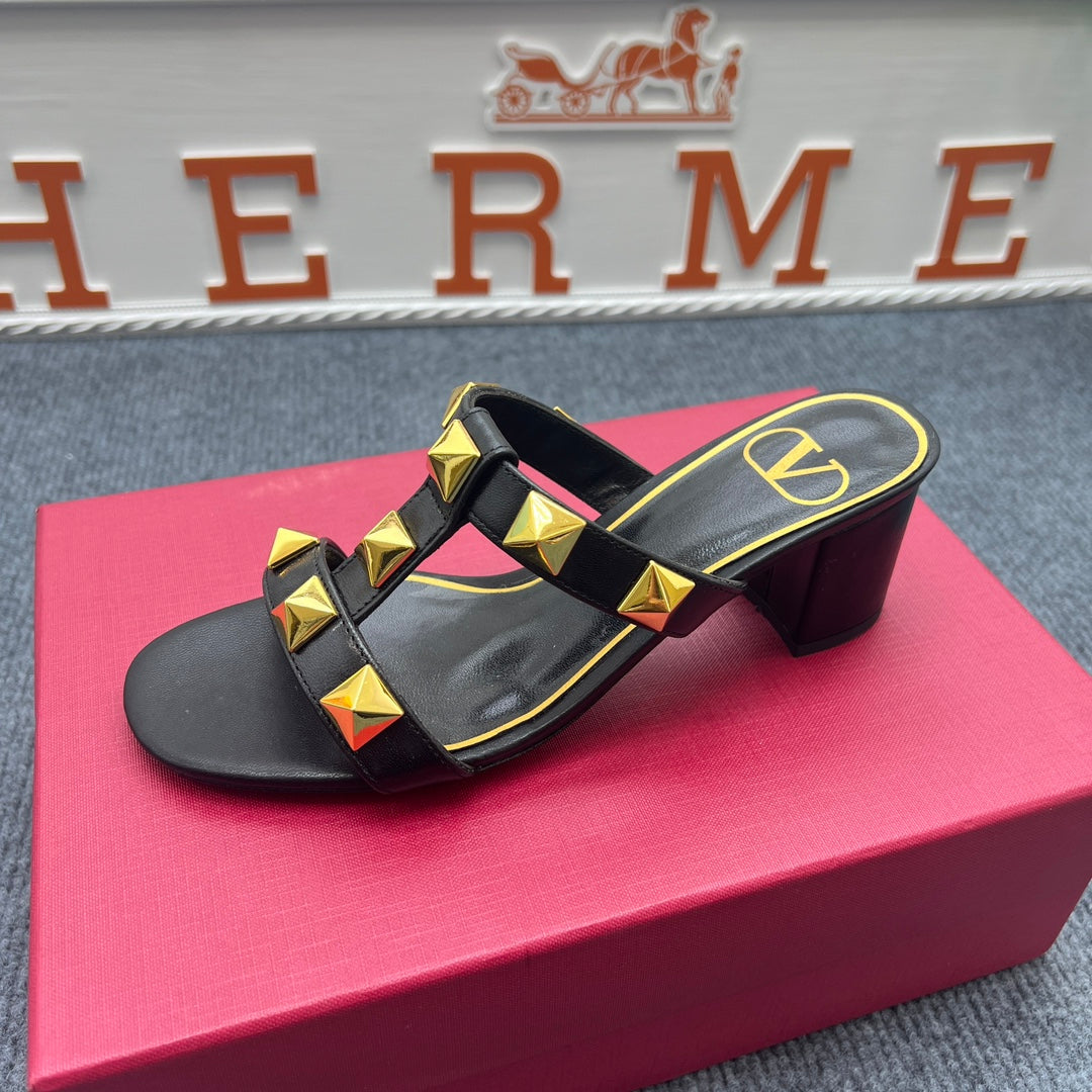 1: 1 High quality leather sandals 5YVL65Z