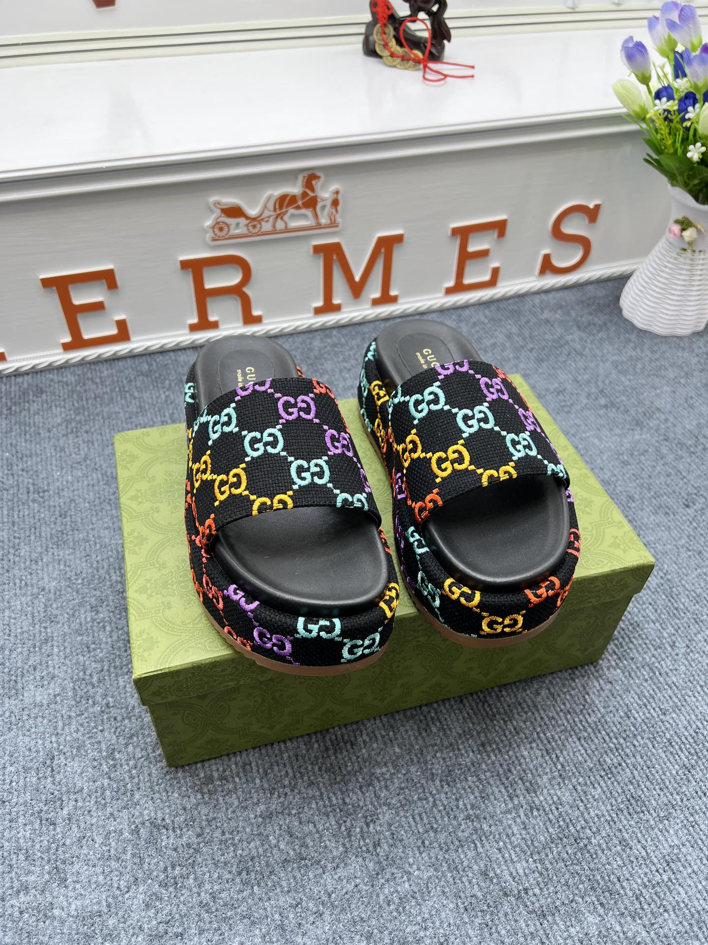 1: 1 High quality leather sandals 5YB72Z