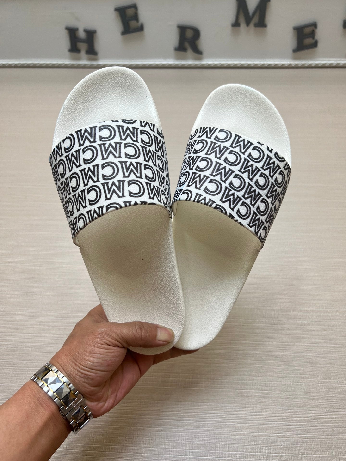 54M45Z    fashion  slippers