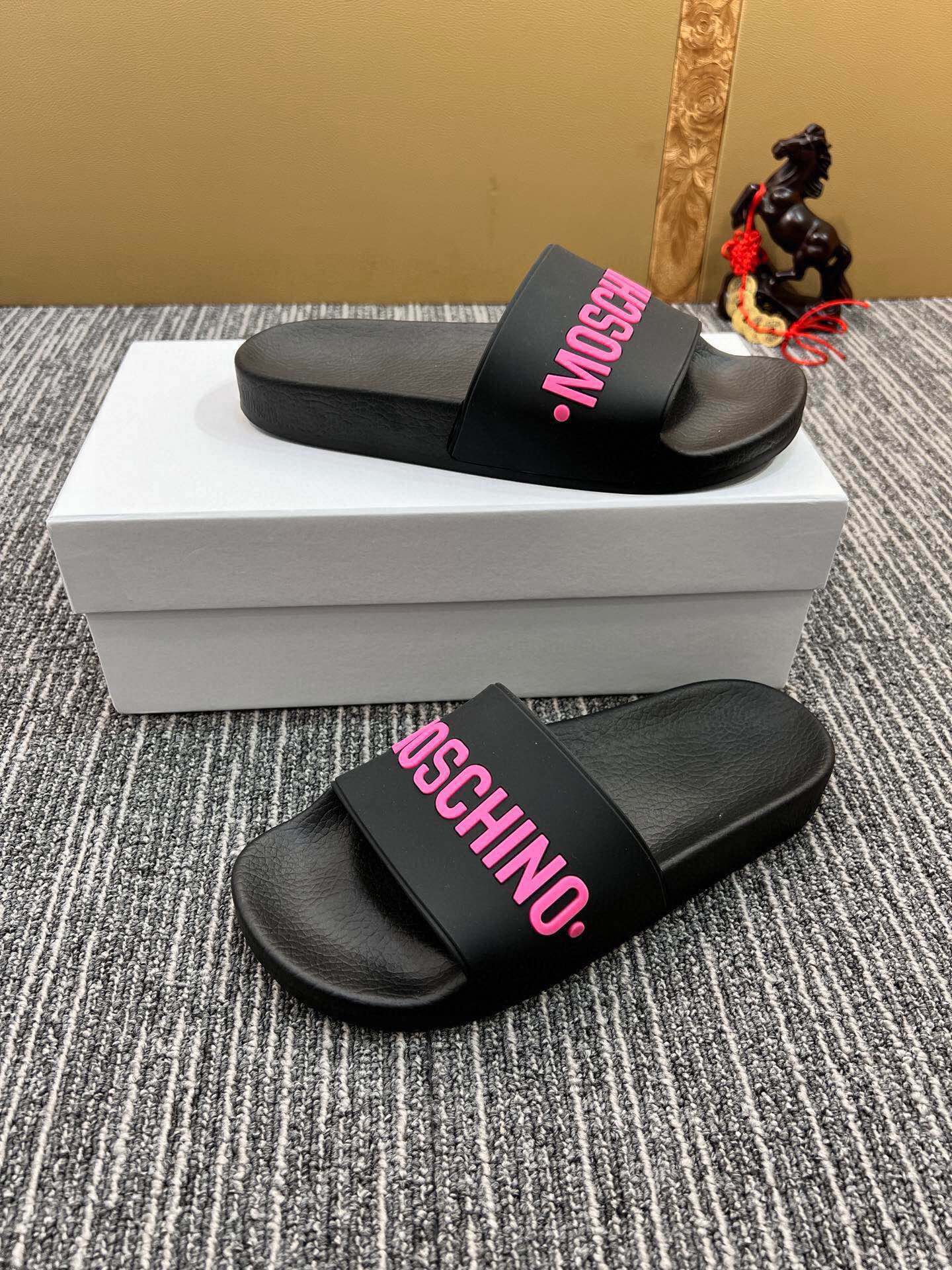 54A116Z   fashion slippers