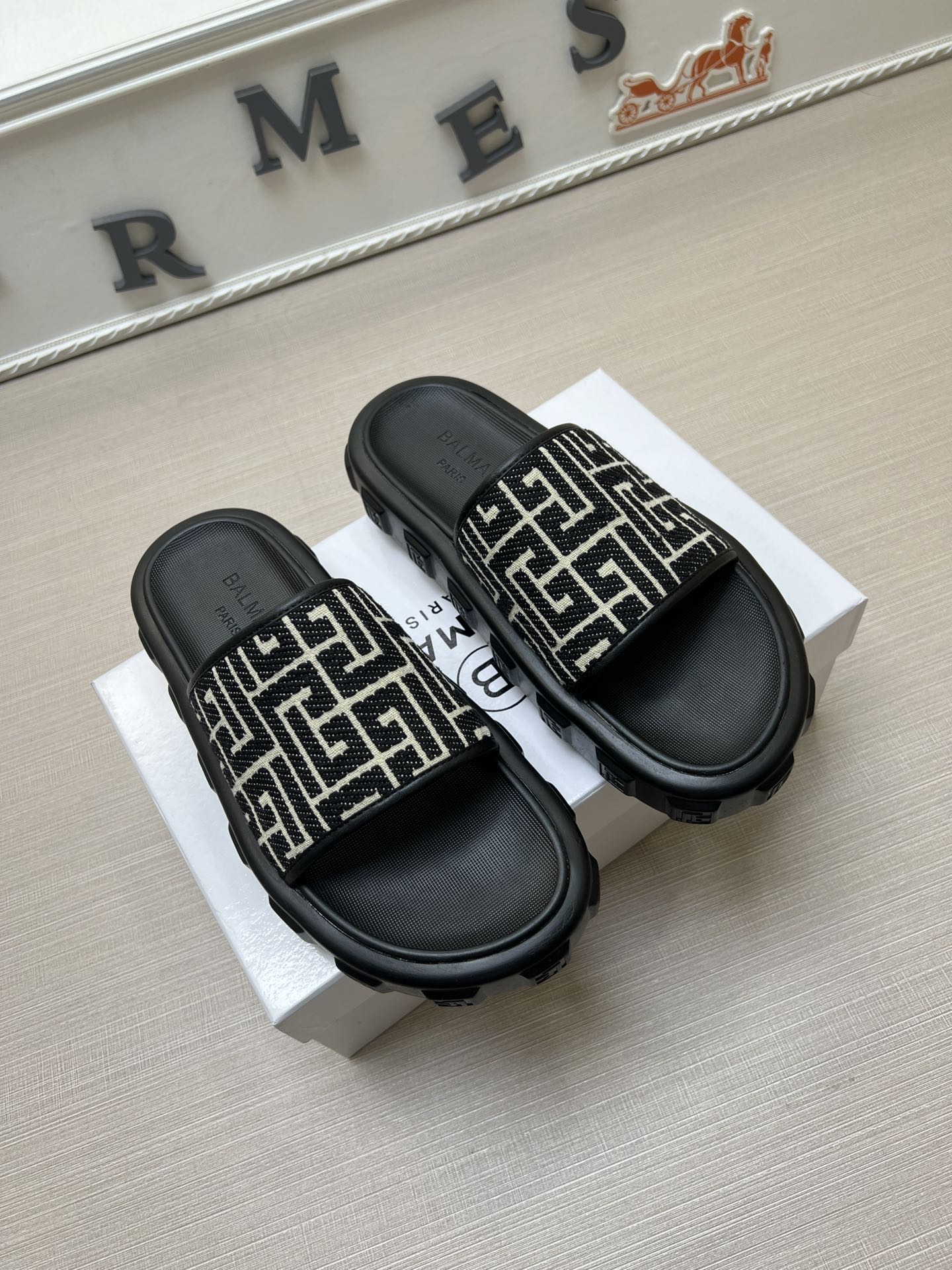 54A110Z   fashion  slippers