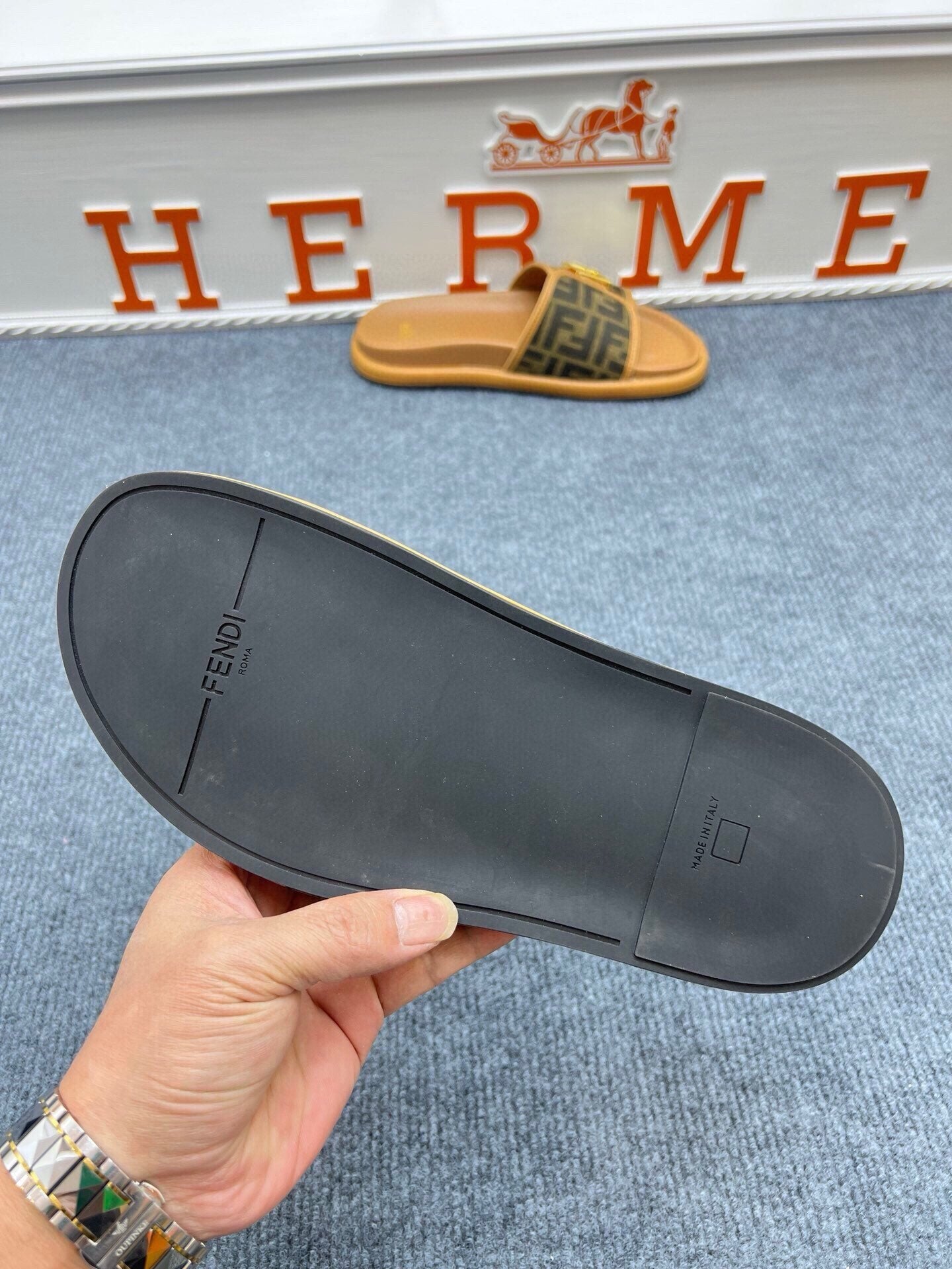 54F37Z  fashion  slippers