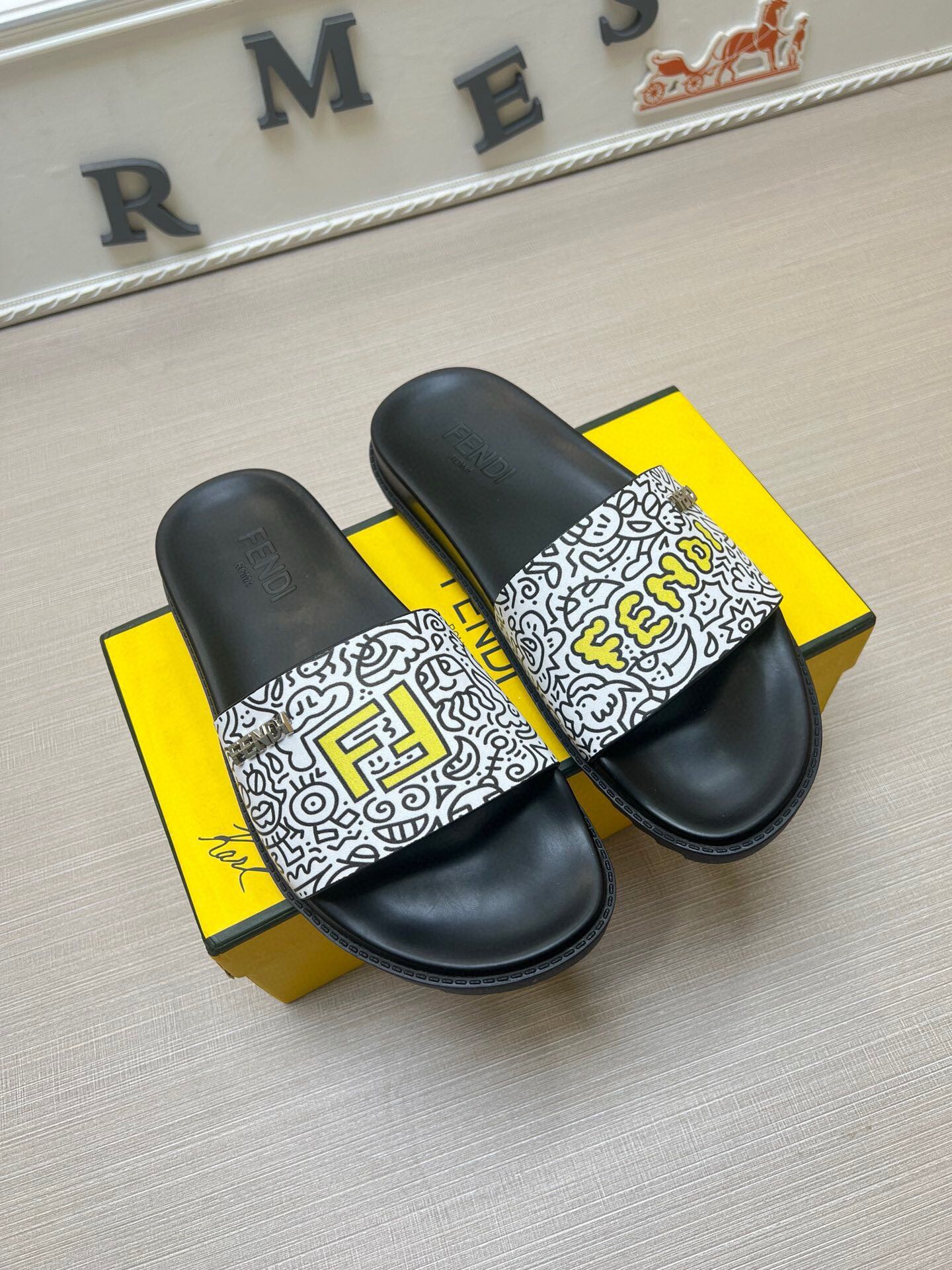 54F15Z  fashion slippers