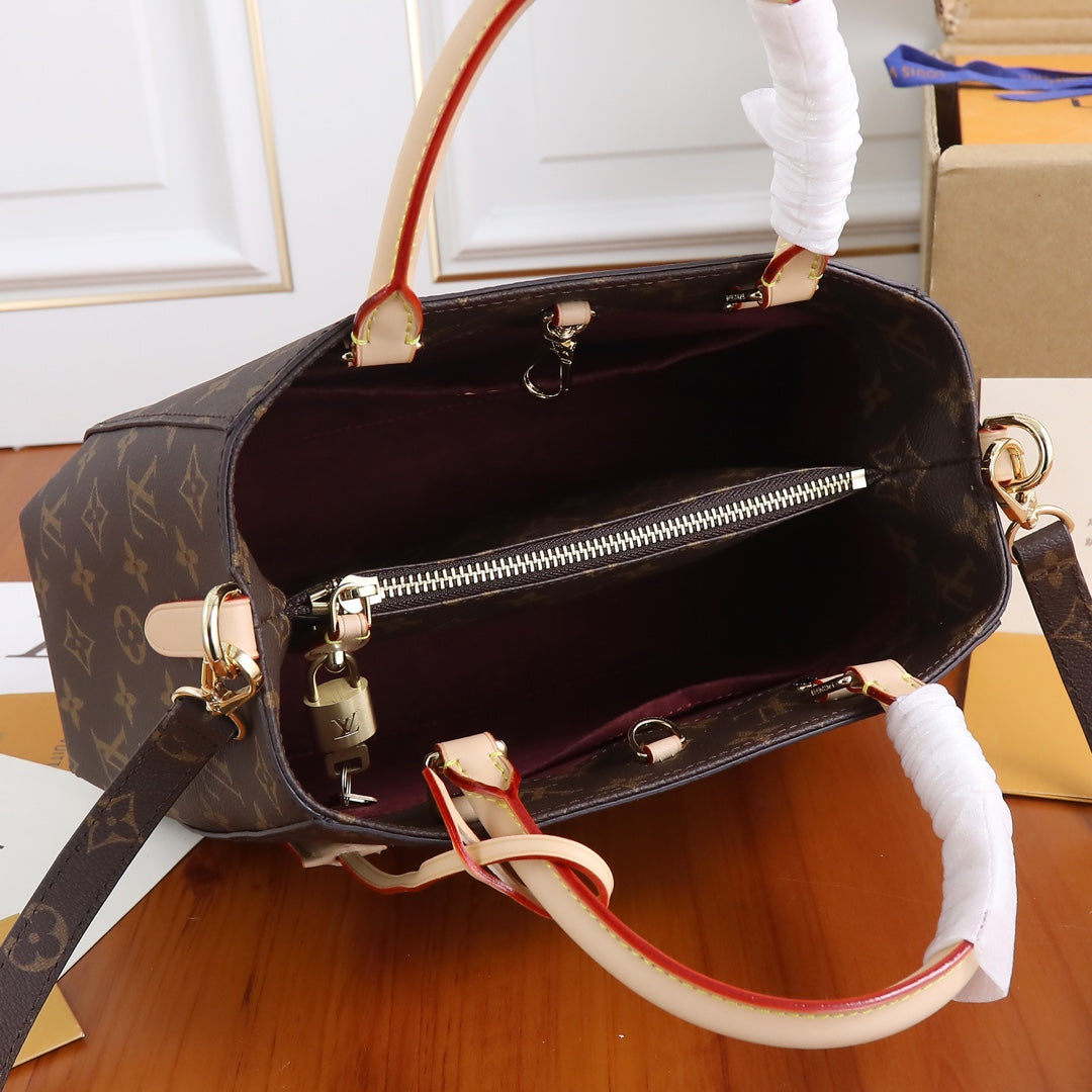 2XE317B hight quality leather Bags