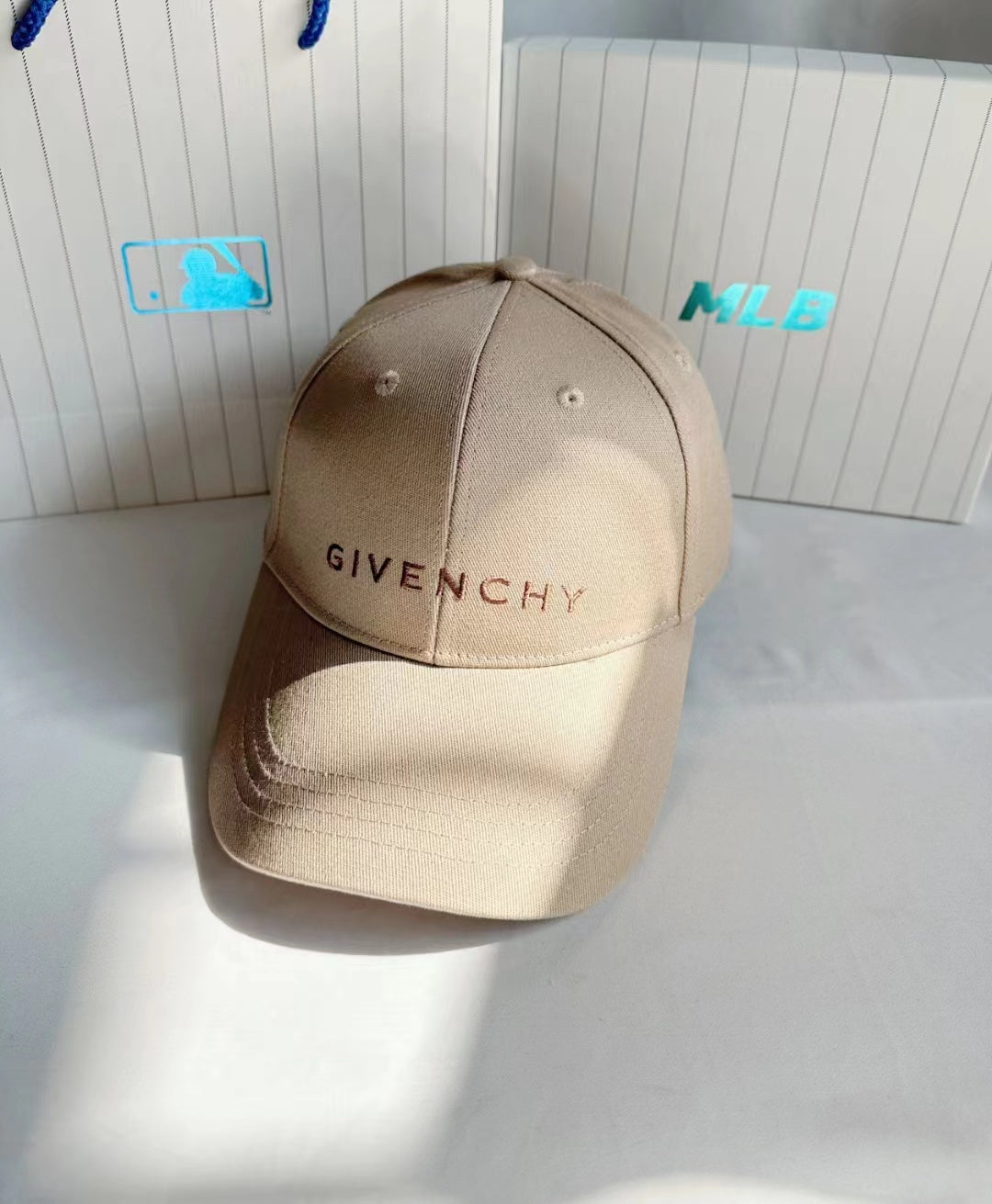 14GV212M   Fashion hats