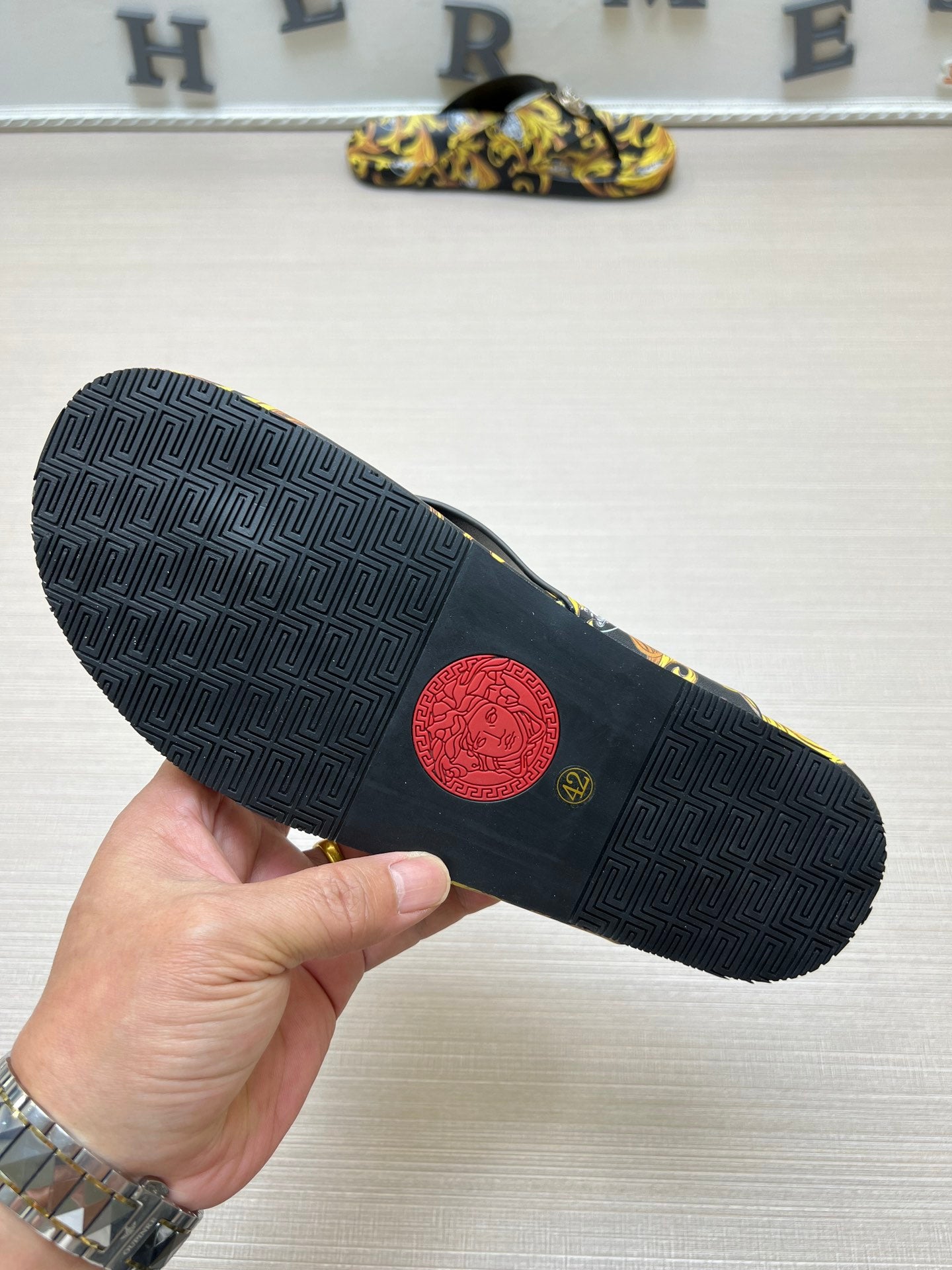 54V96Z   fashion  slippers