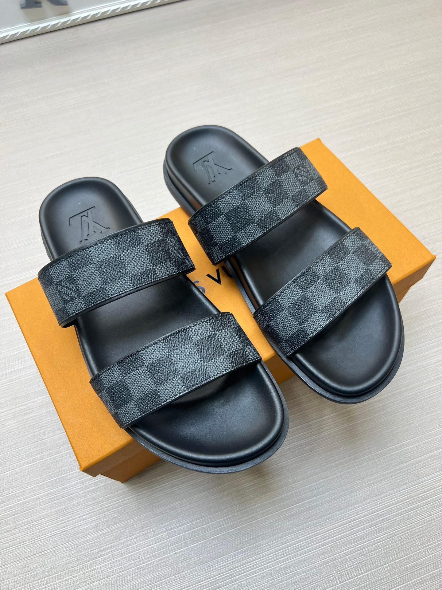 54E59Z   fashion  slippers